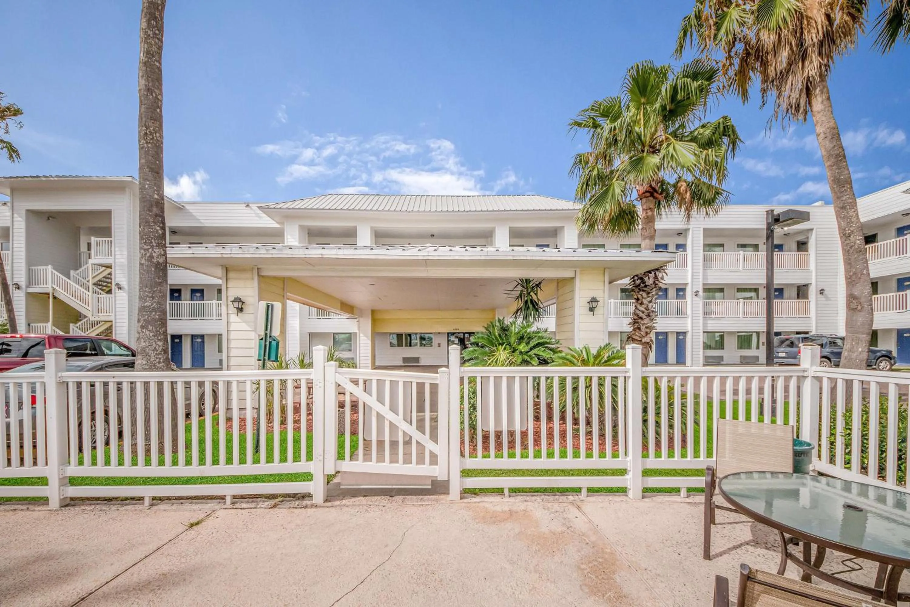 Property building in Studio 6-Corpus Christi, TX - North