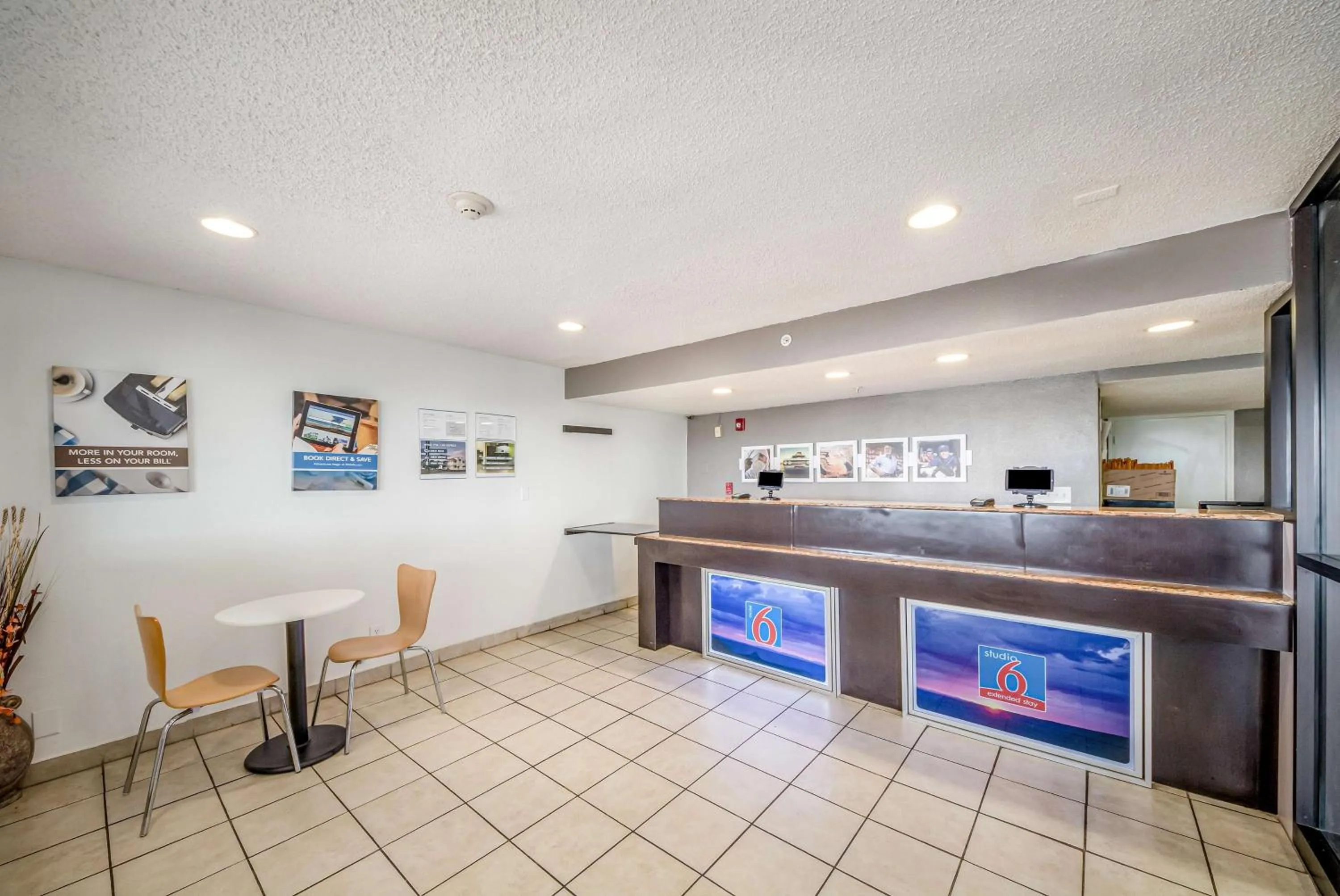 Lobby or reception in Studio 6-Corpus Christi, TX - North