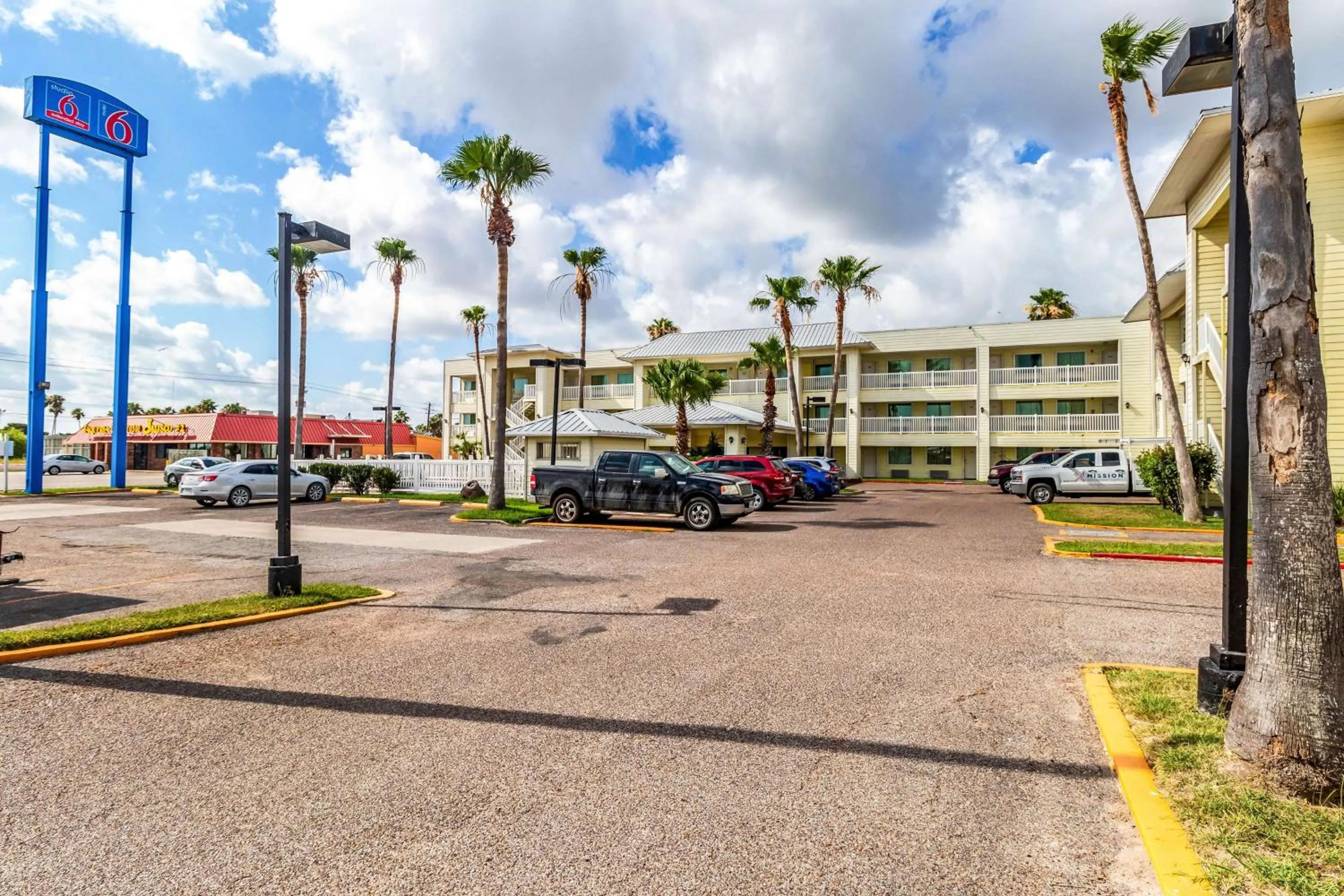 Property building in Studio 6-Corpus Christi, TX - North