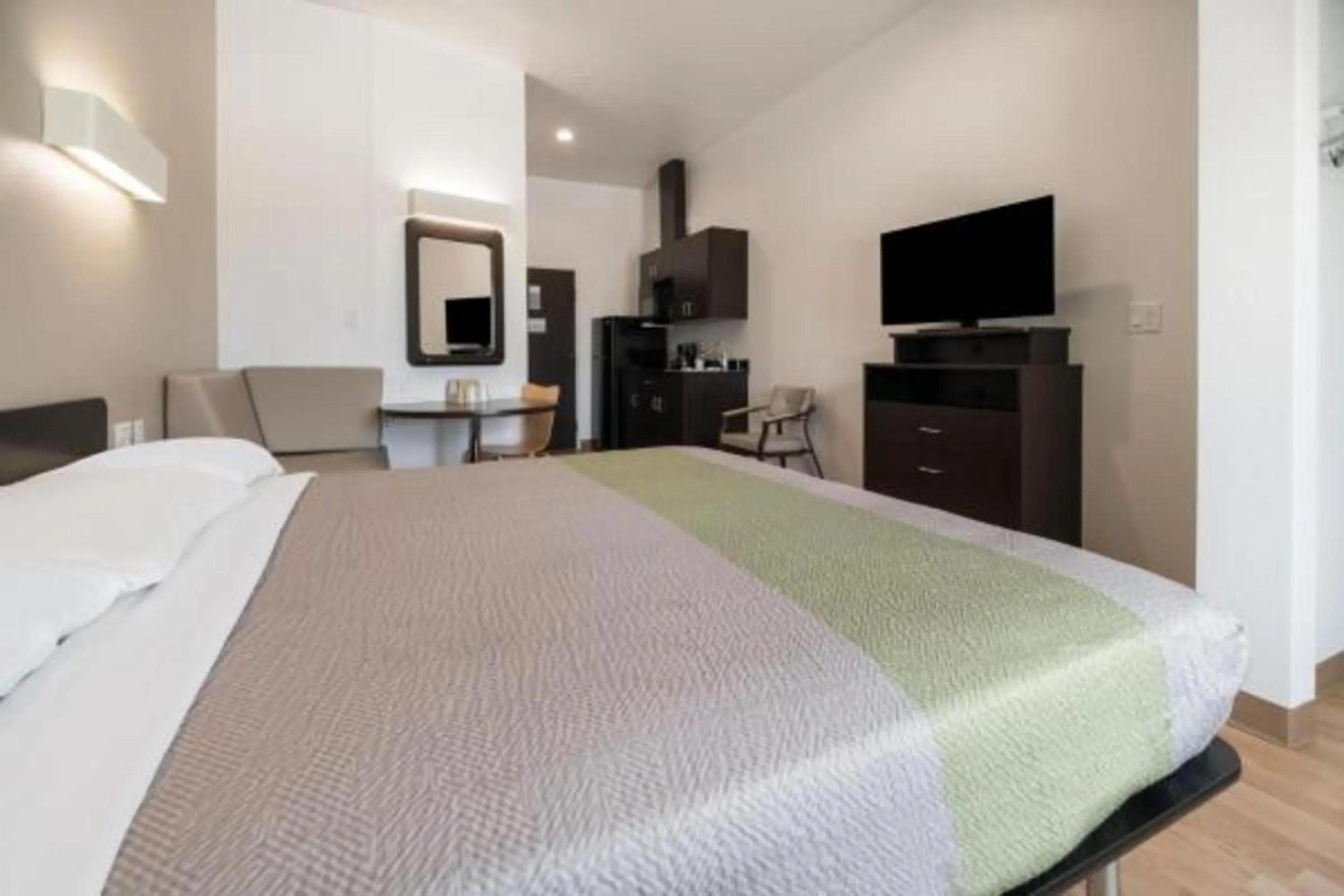 Bedroom, Bed in Studio 6-Corpus Christi, TX - North