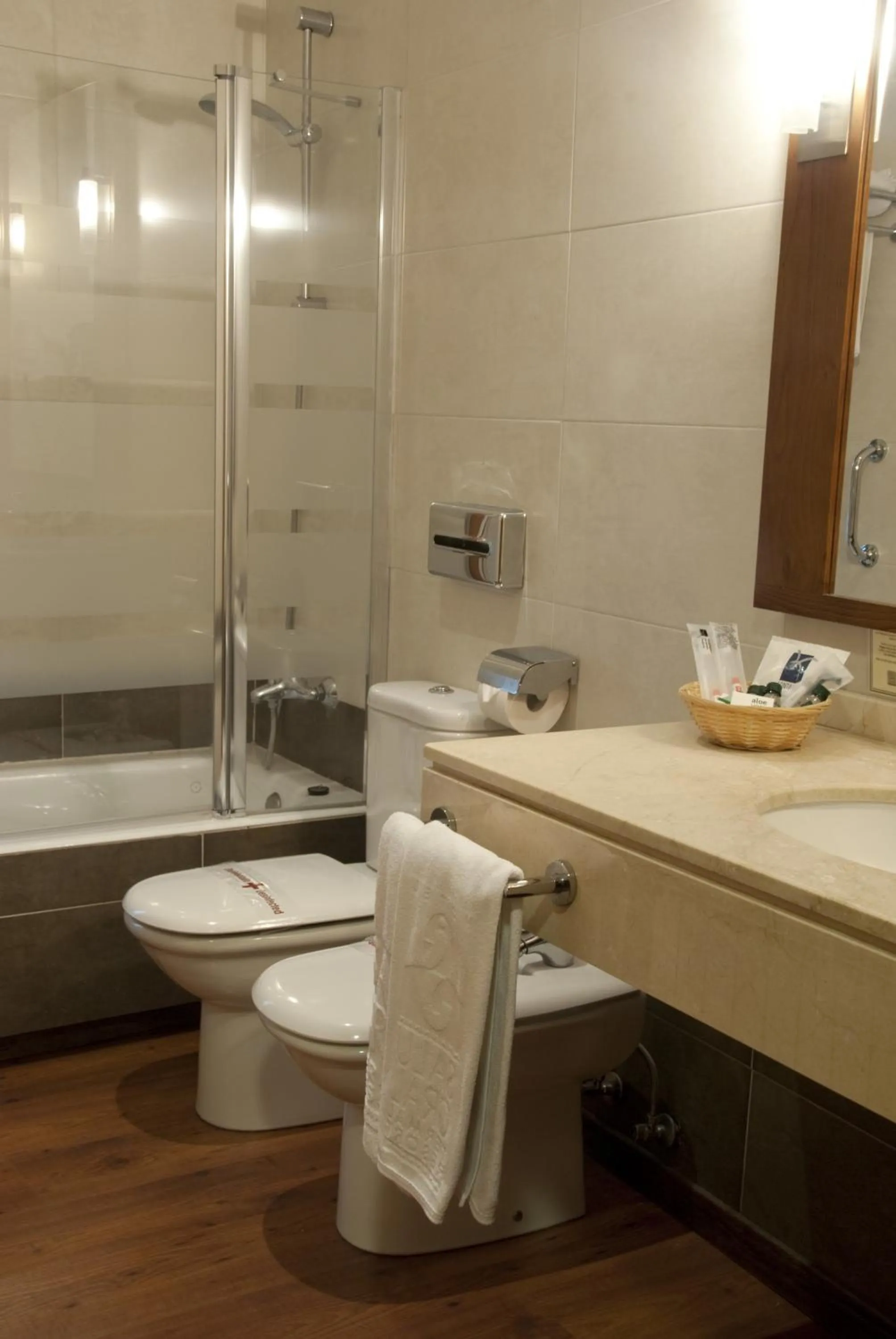 Shower in Salugral Termal Resort