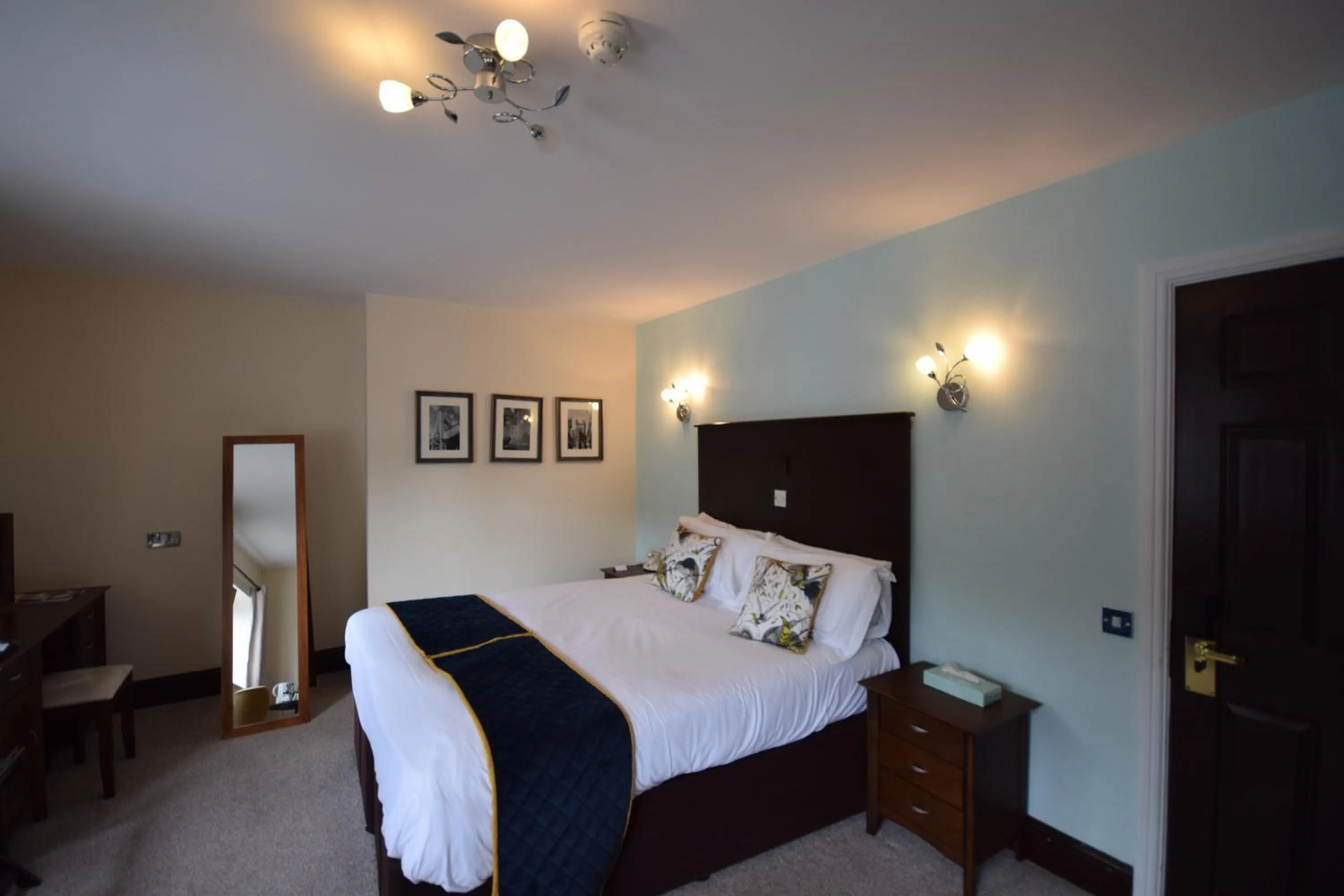 Bed in Rossett Hall Hotel