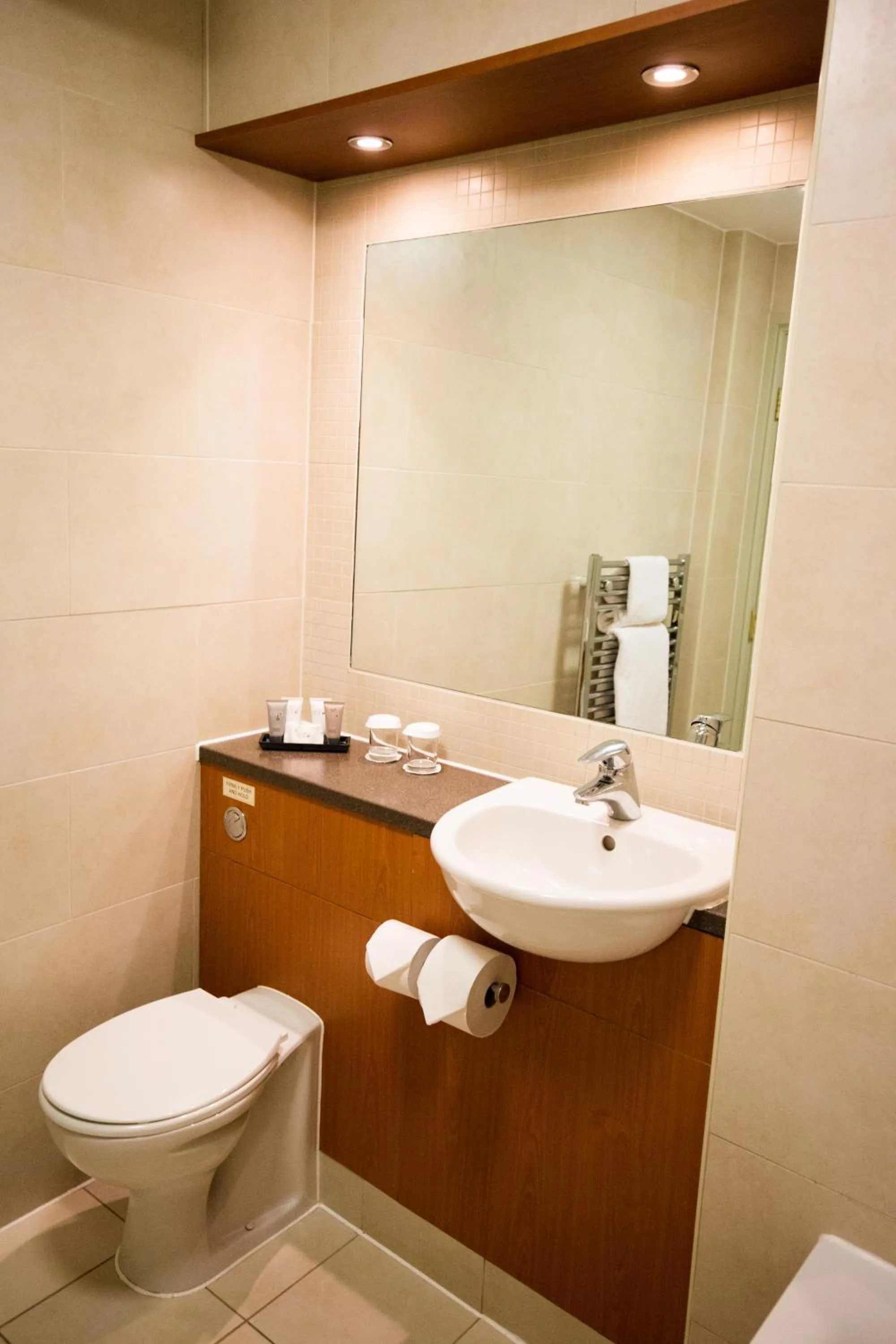 Bathroom in Rossett Hall Hotel