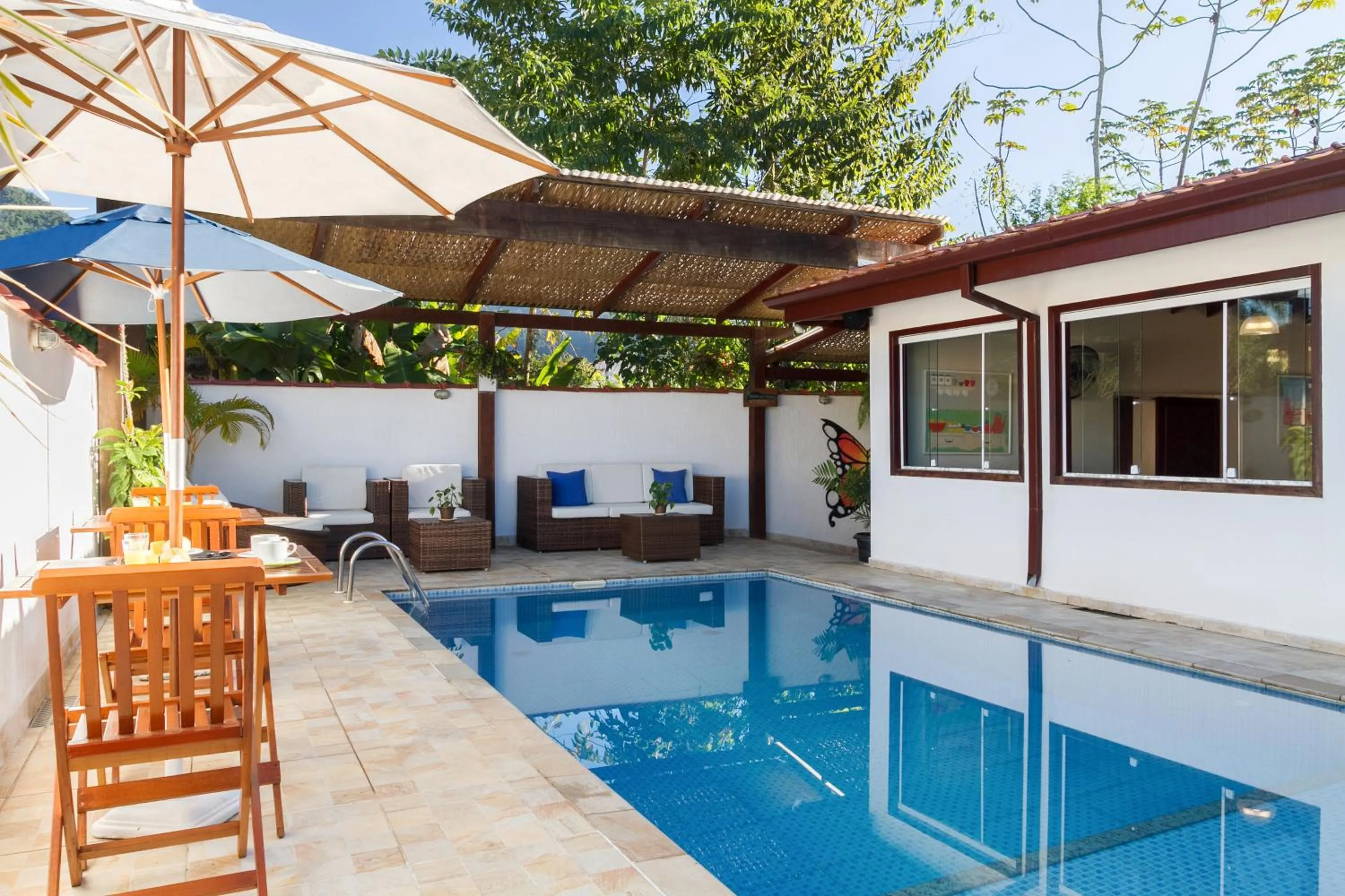 Swimming pool in Pousada Recanto do Jabaquara