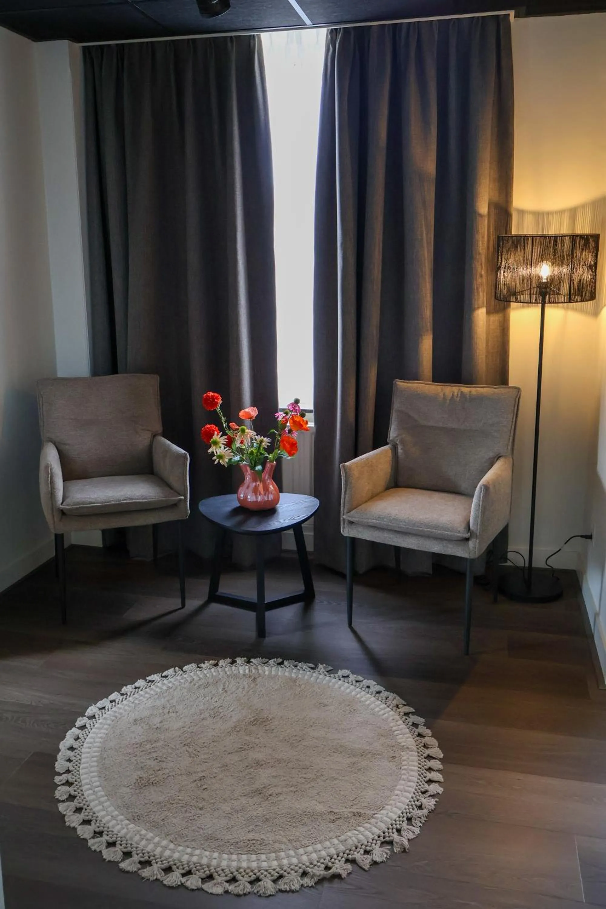 Seating area in Hotel de Abdij