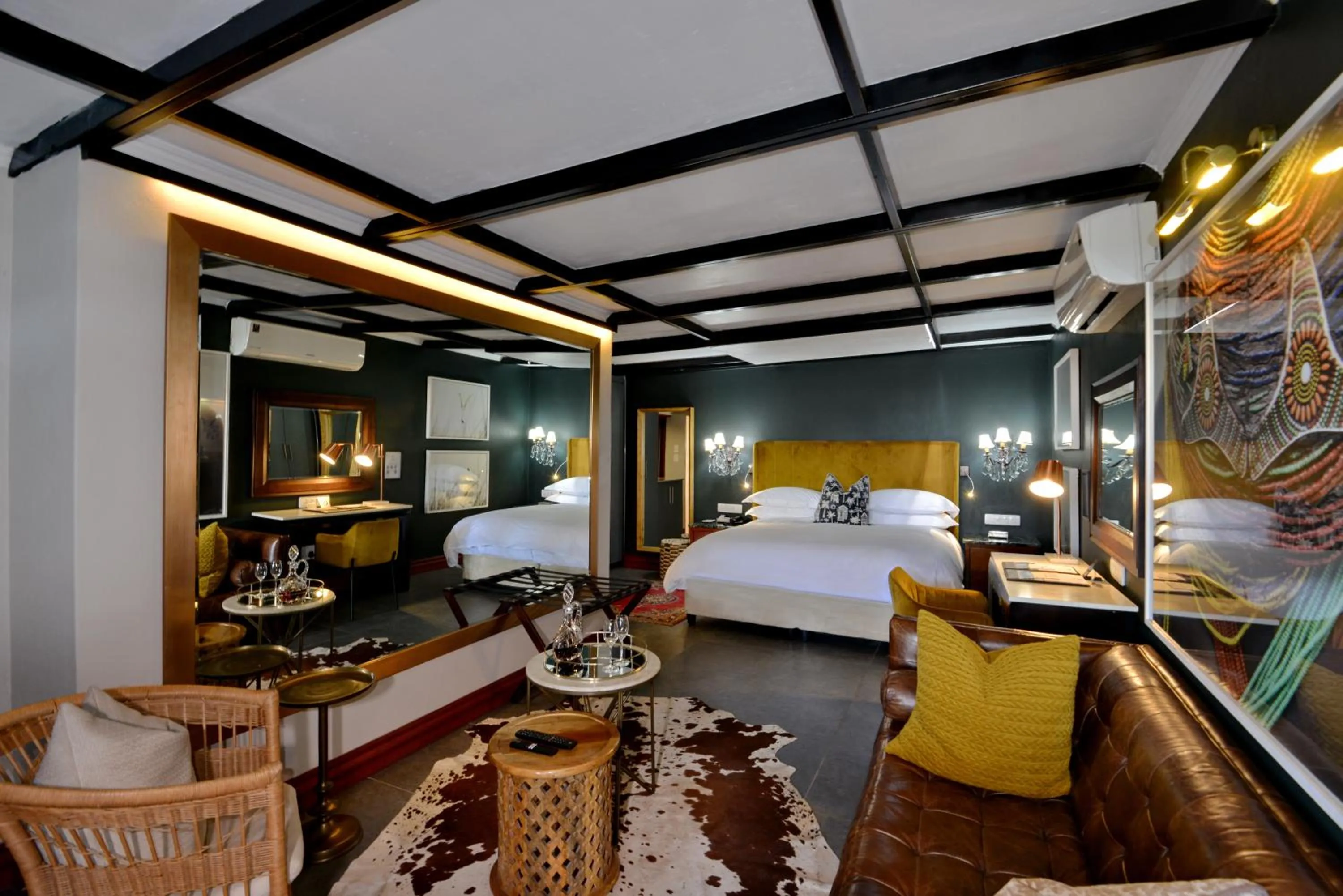 Seating area, Bed in The Residence