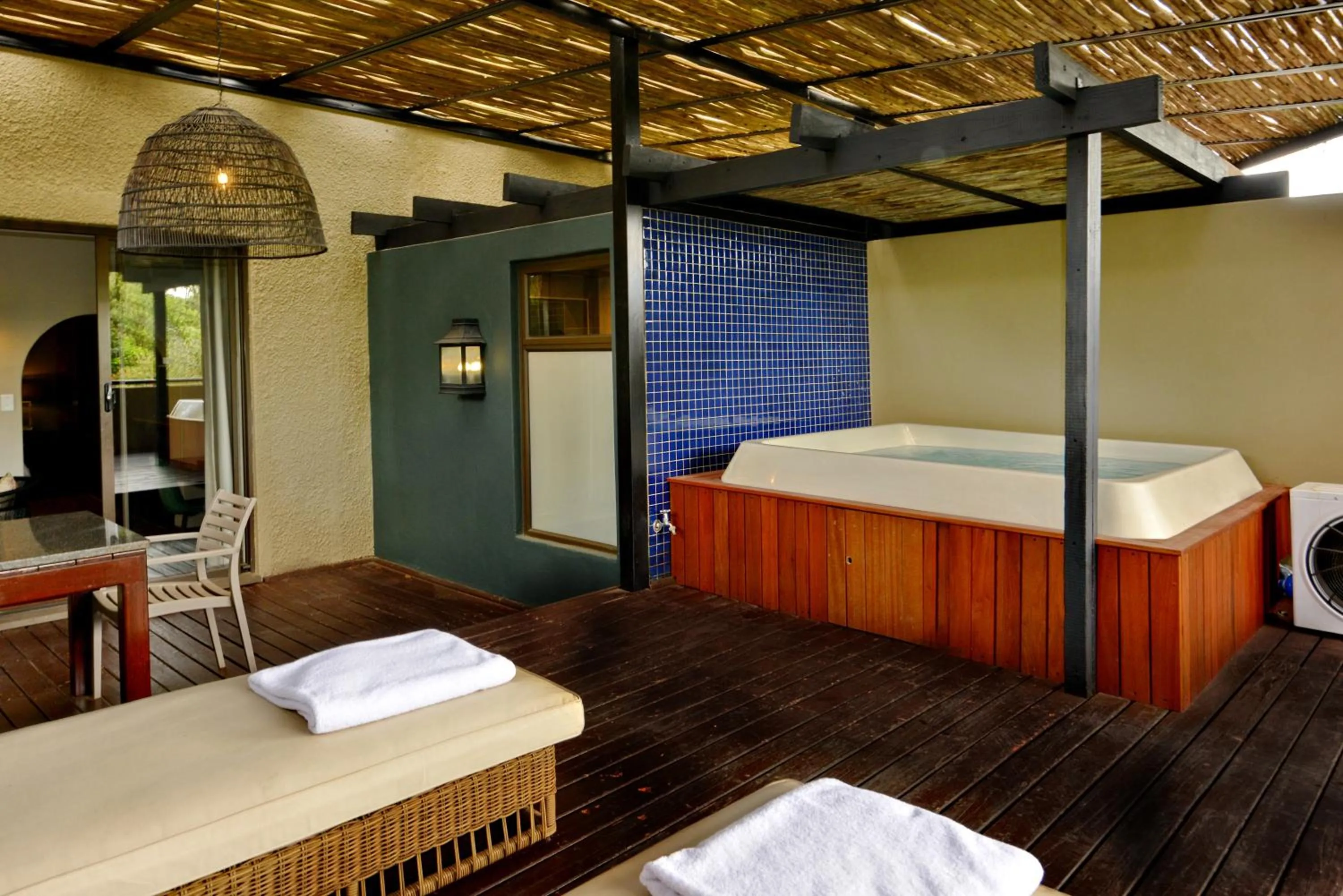 Hot Tub, Bed in The Residence