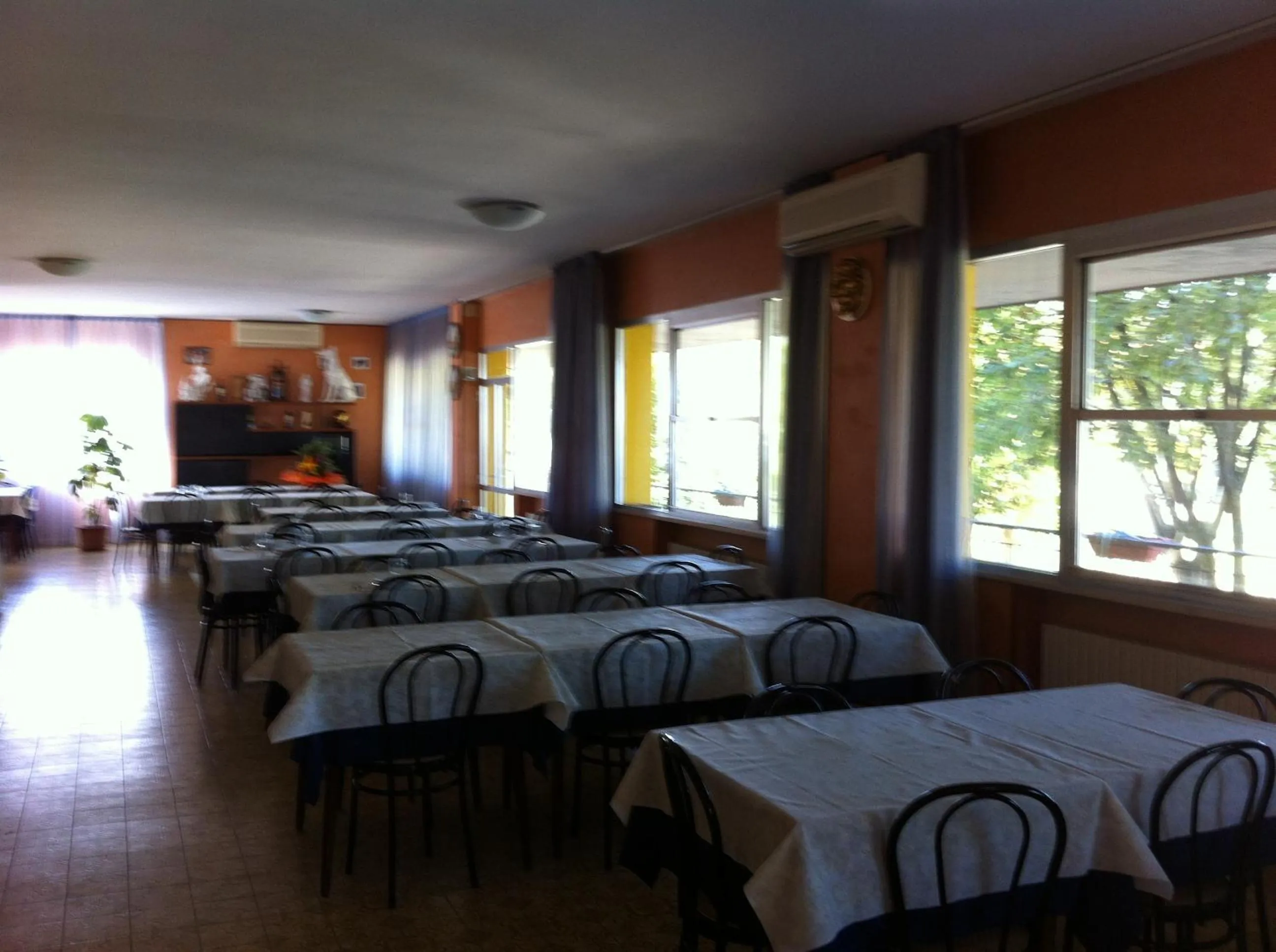 Restaurant/places to eat in Hotel Viking