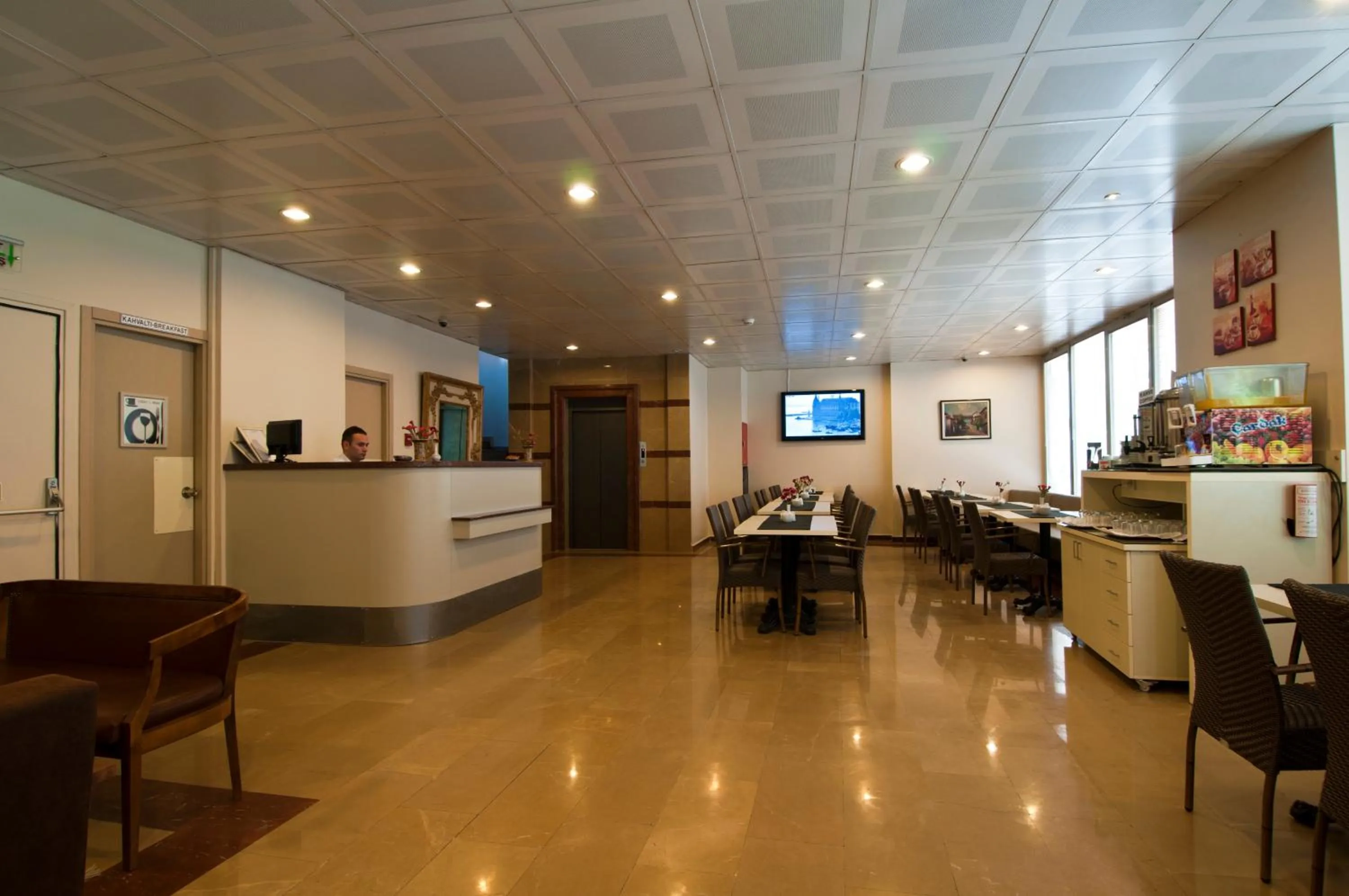 Lobby or reception in Haydarpasa Hotel