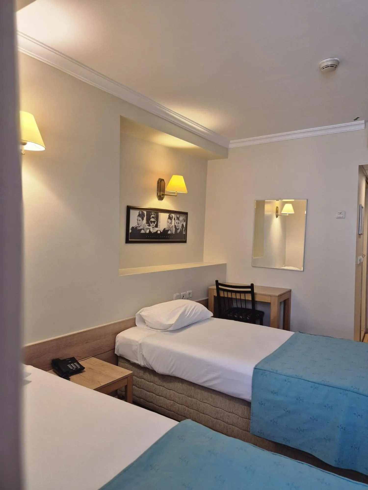 Photo of the whole room, Bed in Haydarpasa Hotel