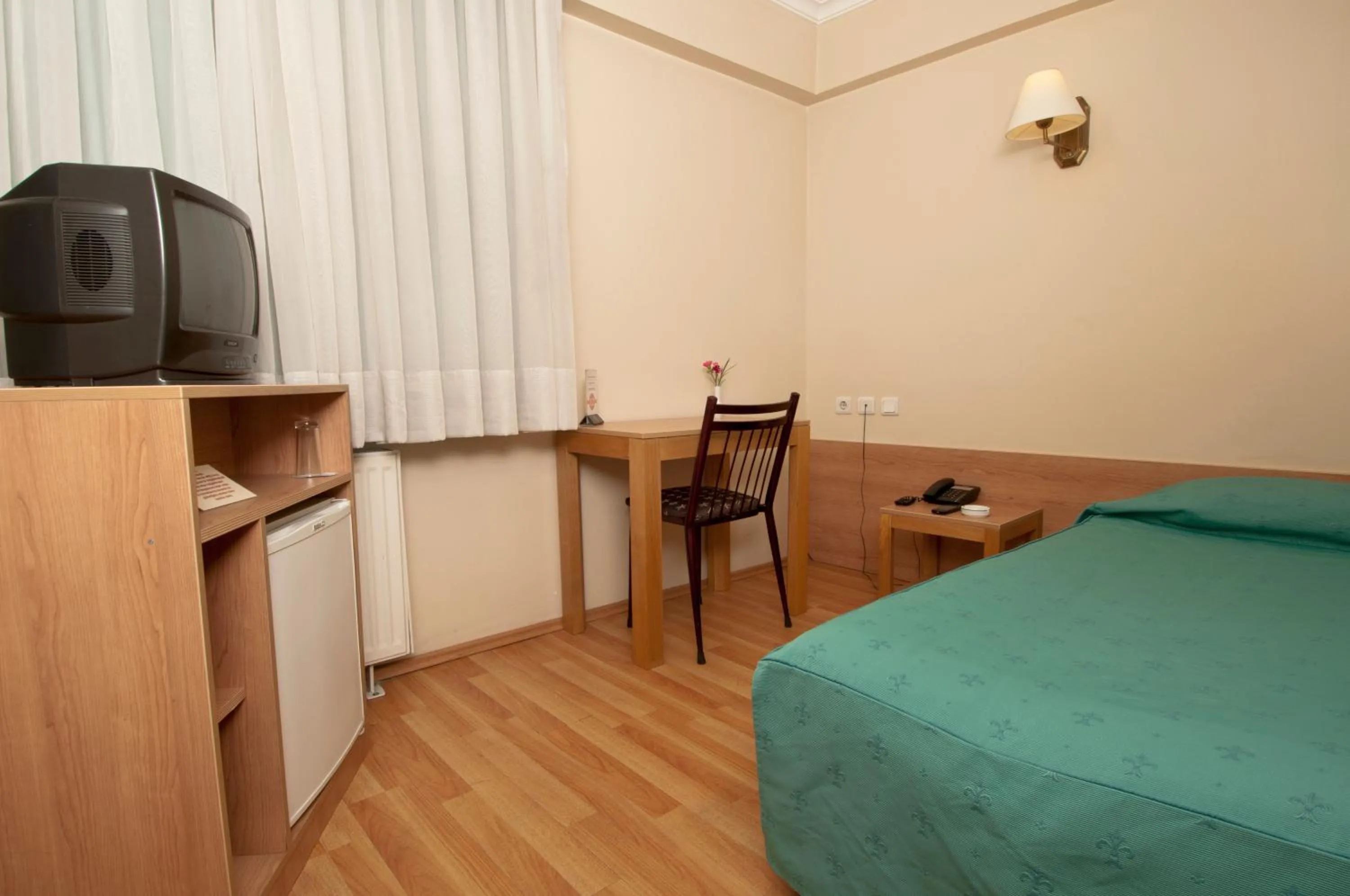 Photo of the whole room, Bed in Haydarpasa Hotel