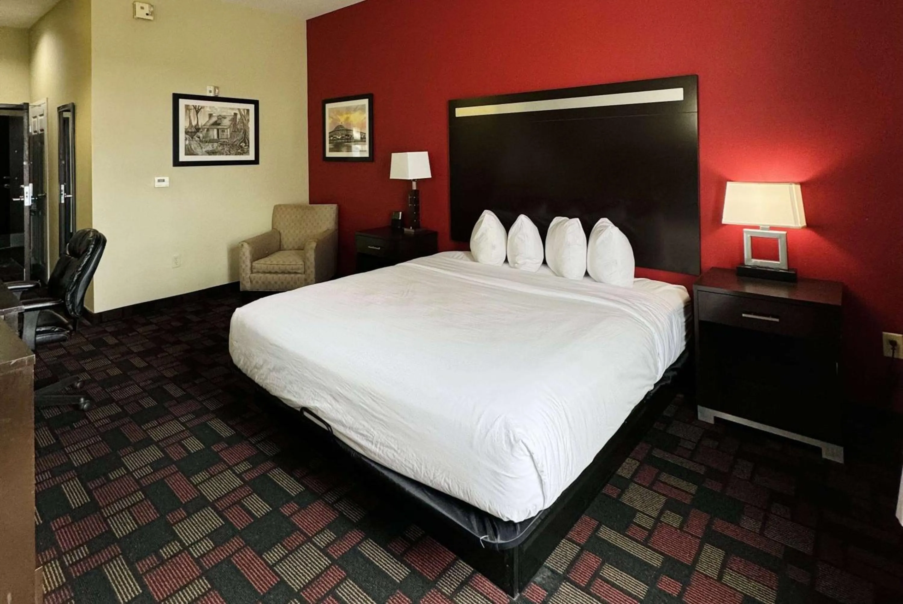Photo of the whole room, Bed in Wingate by Wyndham Lake Charles Casino Area