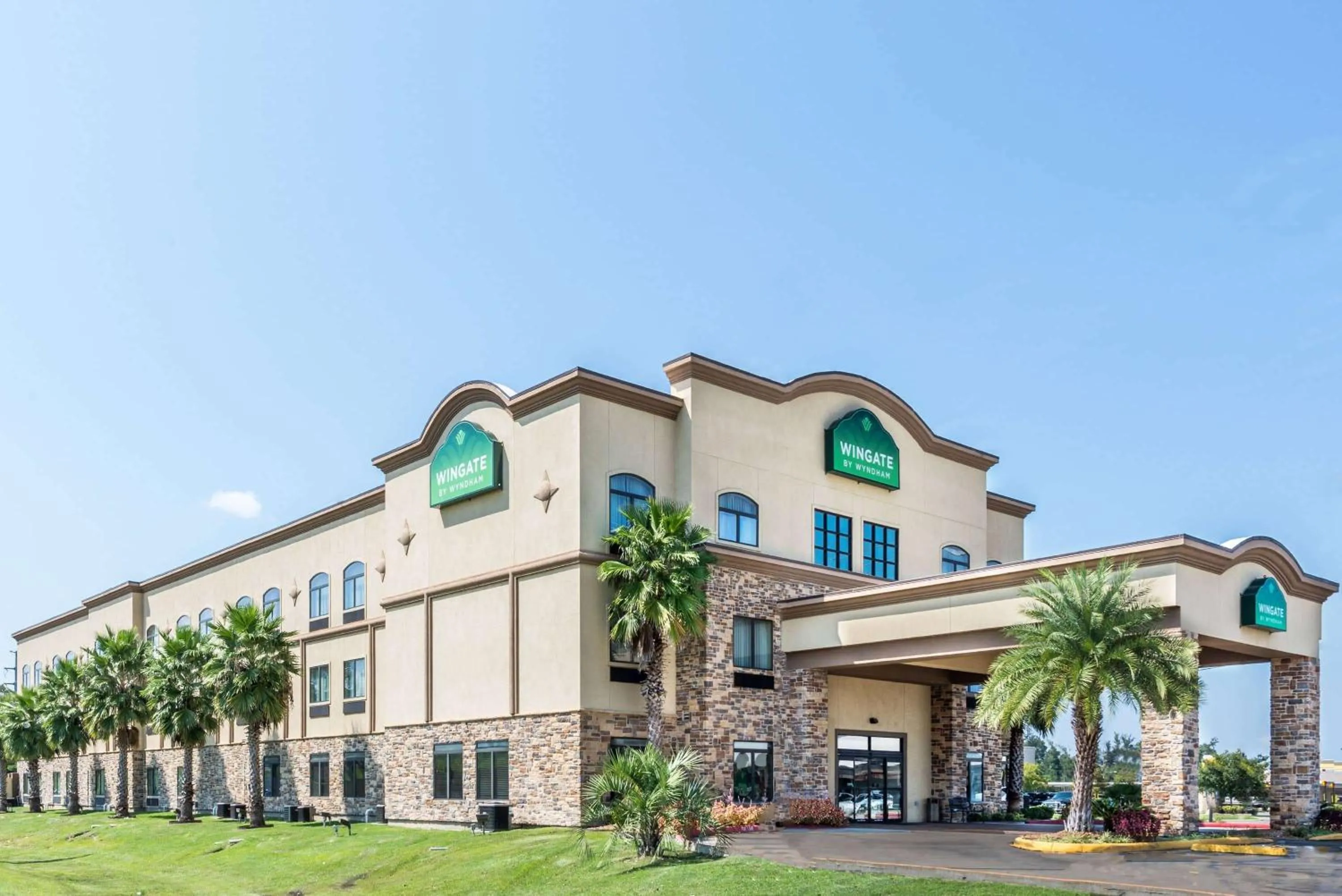 Property building in Wingate by Wyndham Lake Charles Casino Area