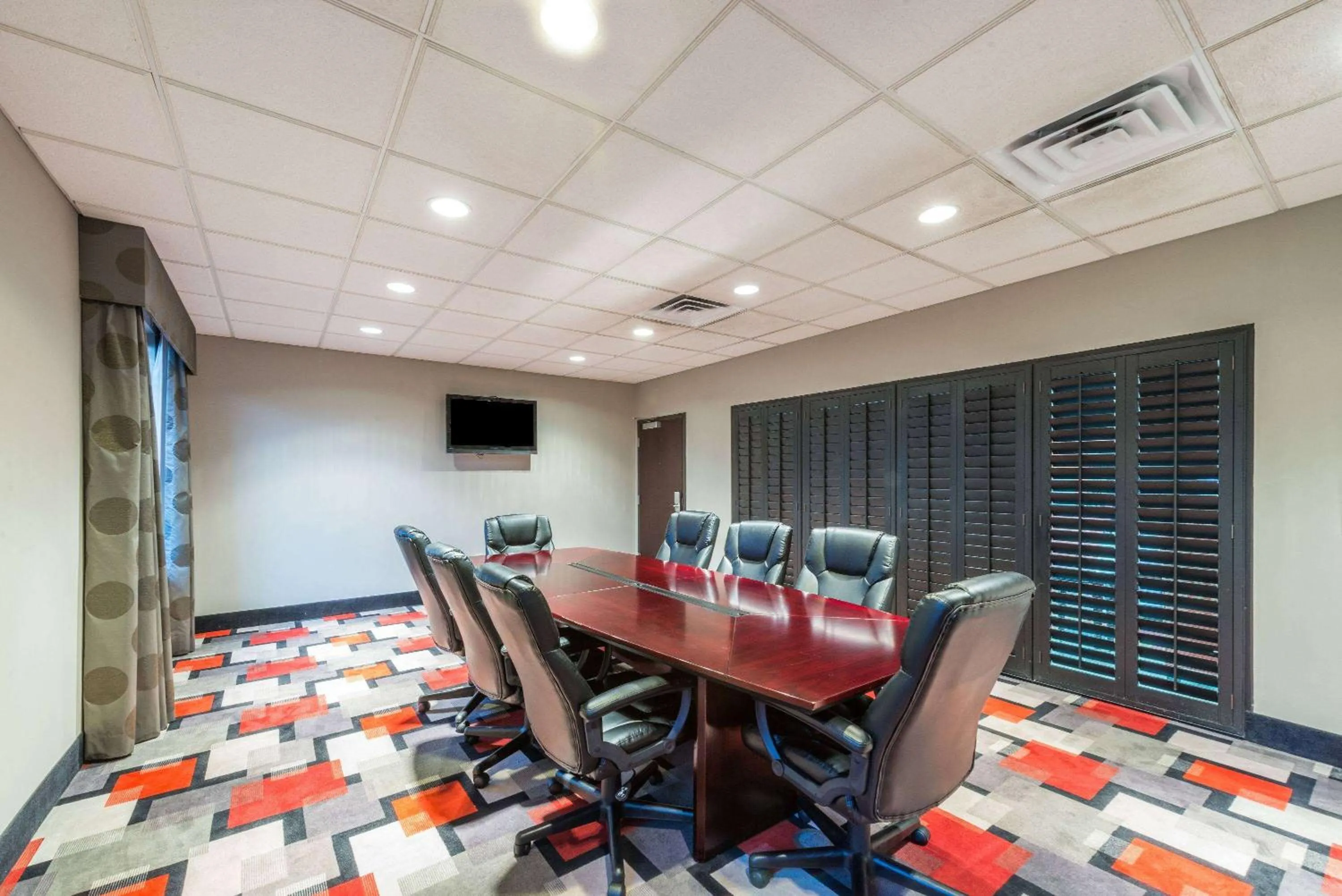 Meeting/conference room in Wingate by Wyndham Lake Charles Casino Area