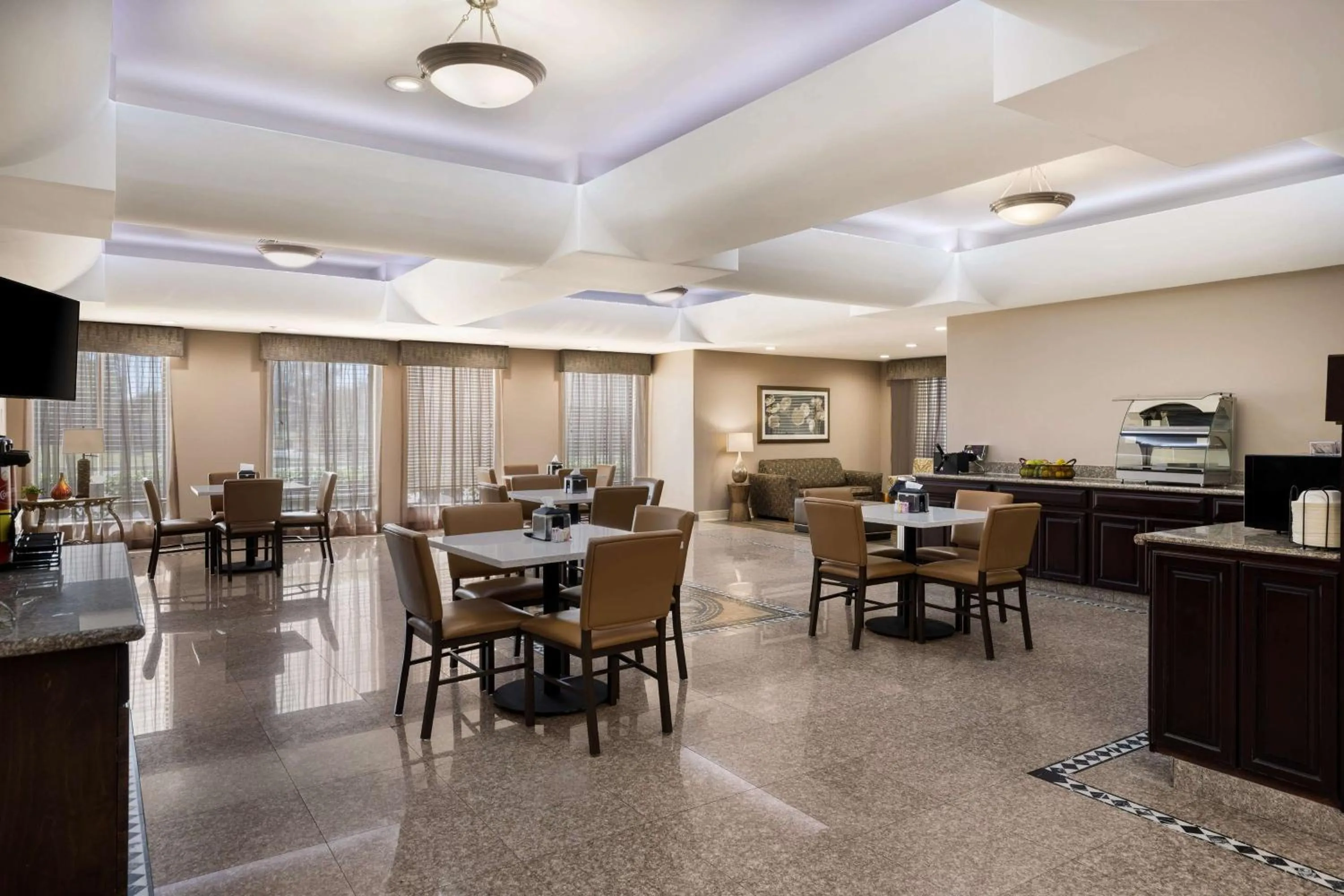 Breakfast in Best Western Houma Inn