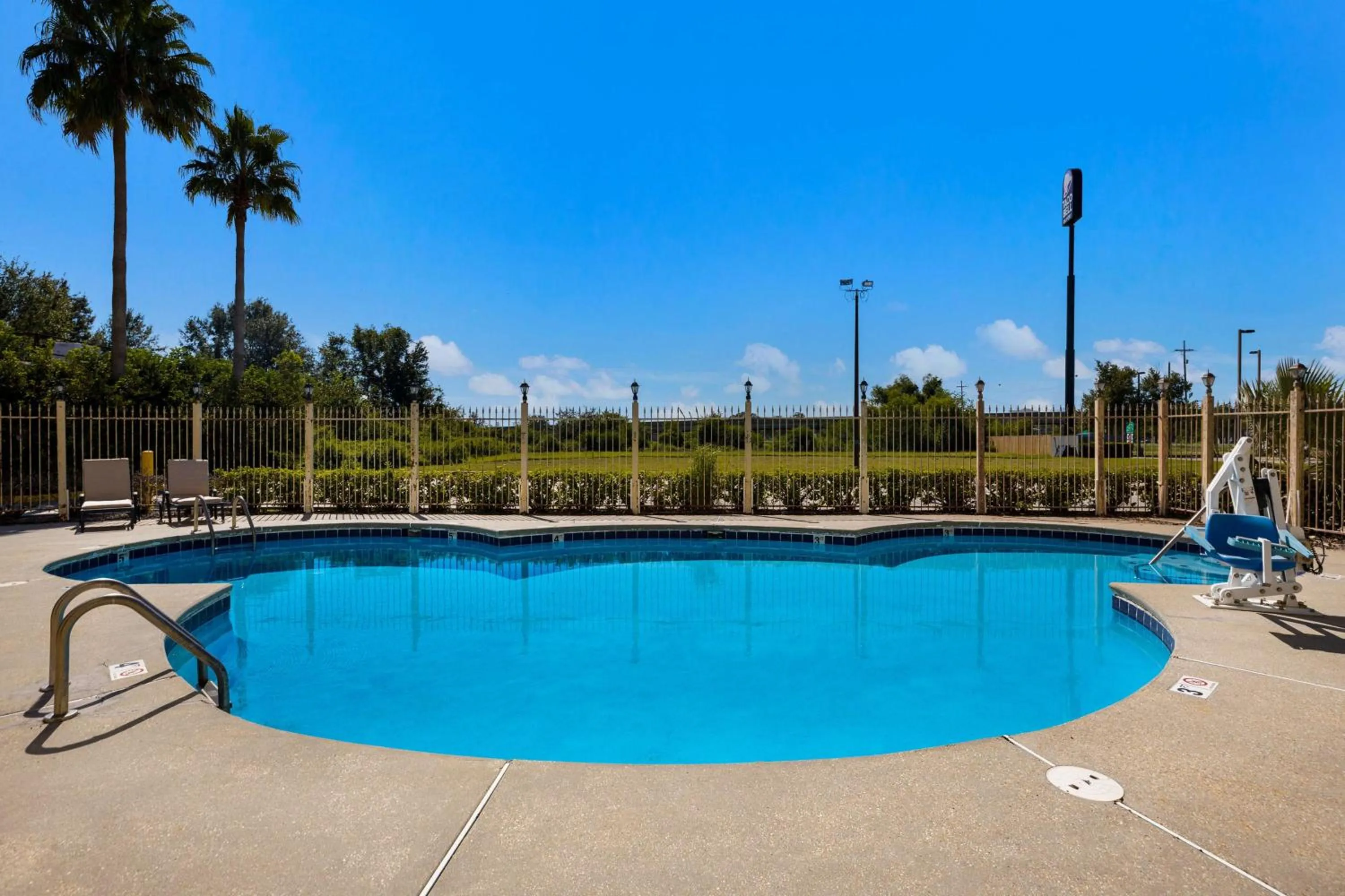 Pool view in Best Western Houma Inn