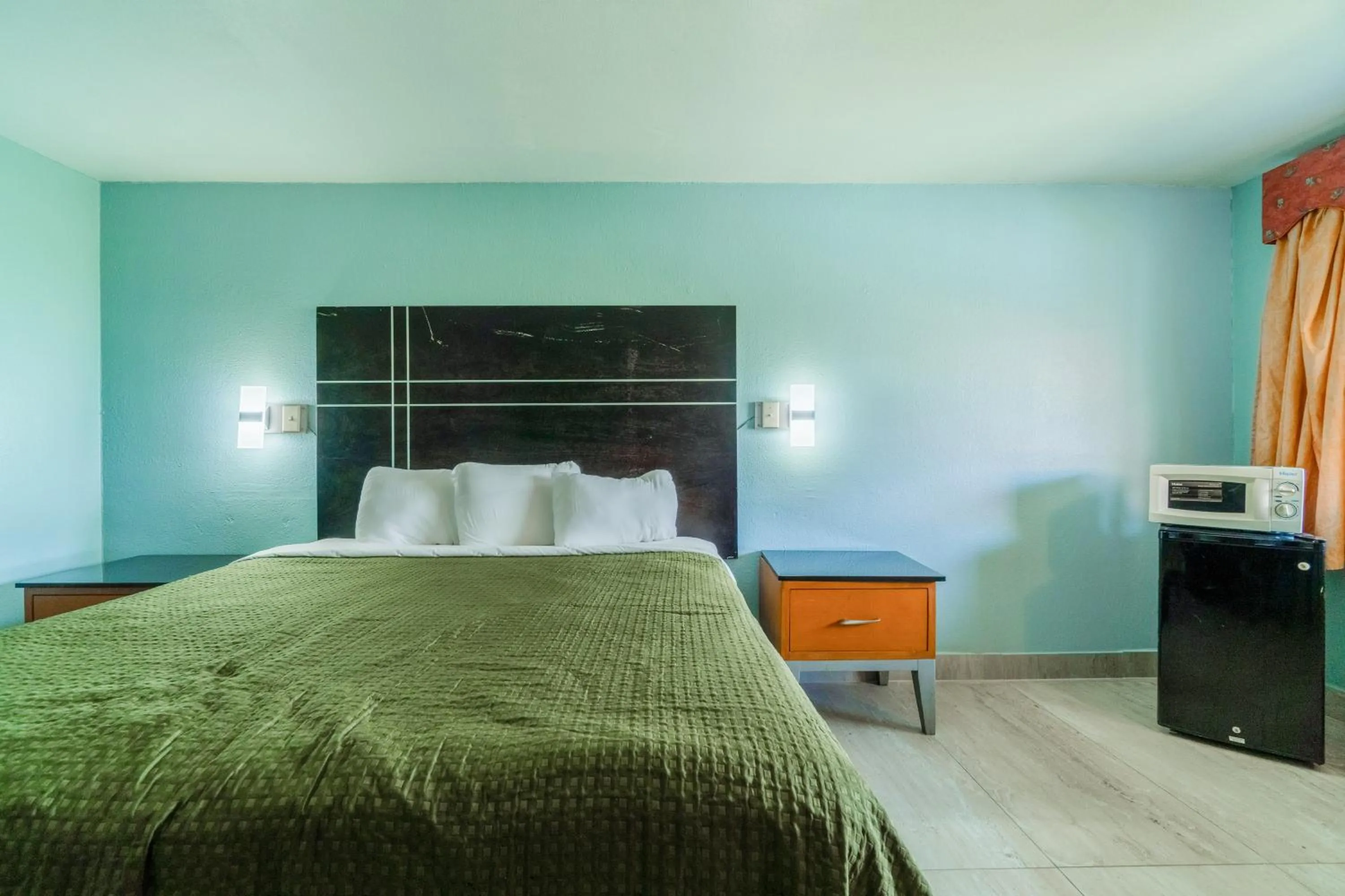 Bedroom, Bed in Lone Star Inn & Suites by OYO Harlingen TX