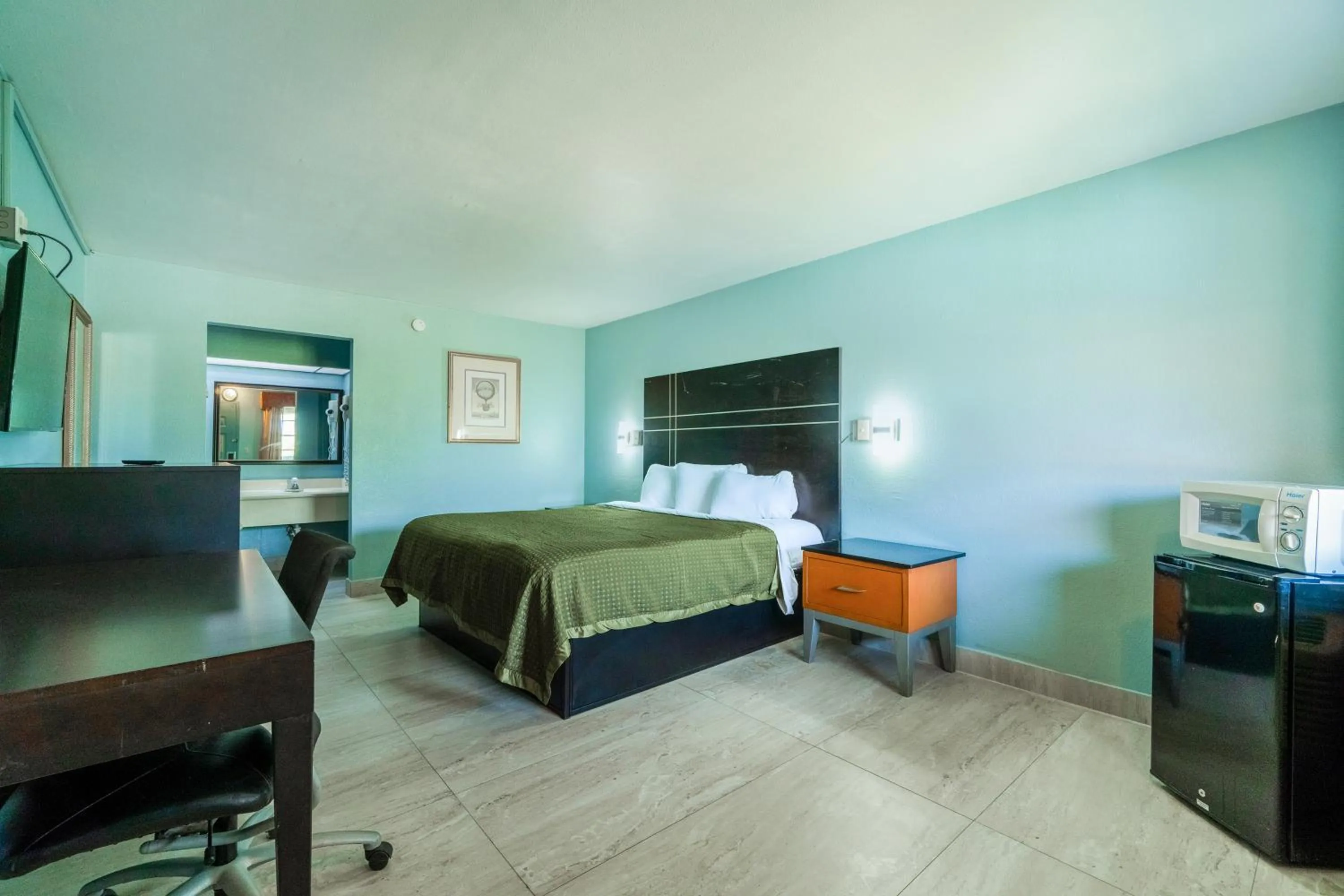 Bedroom, Bed in Lone Star Inn & Suites by OYO Harlingen TX