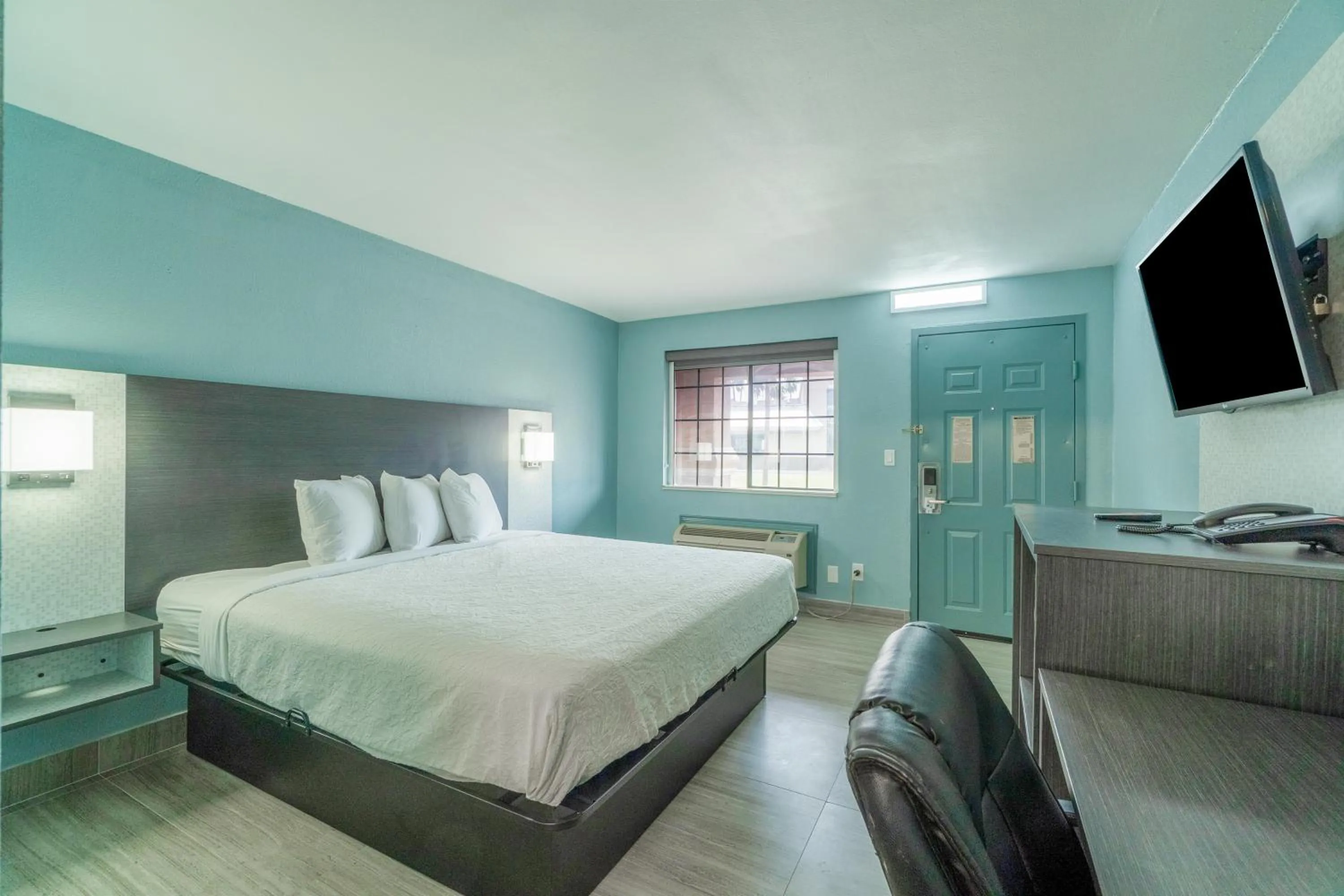 Bedroom, Bed in Lone Star Inn & Suites by OYO Harlingen TX