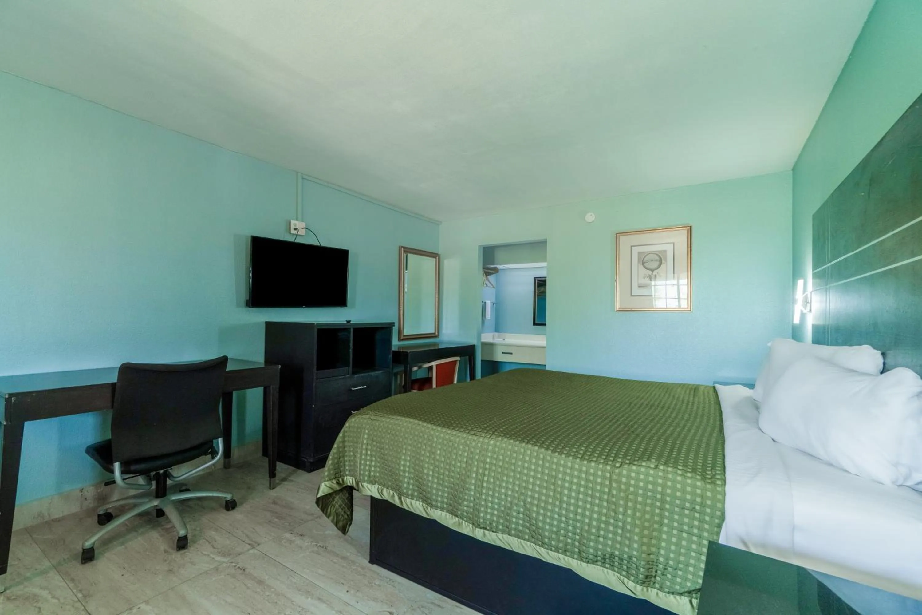 Bedroom, Bed in Lone Star Inn & Suites by OYO Harlingen TX