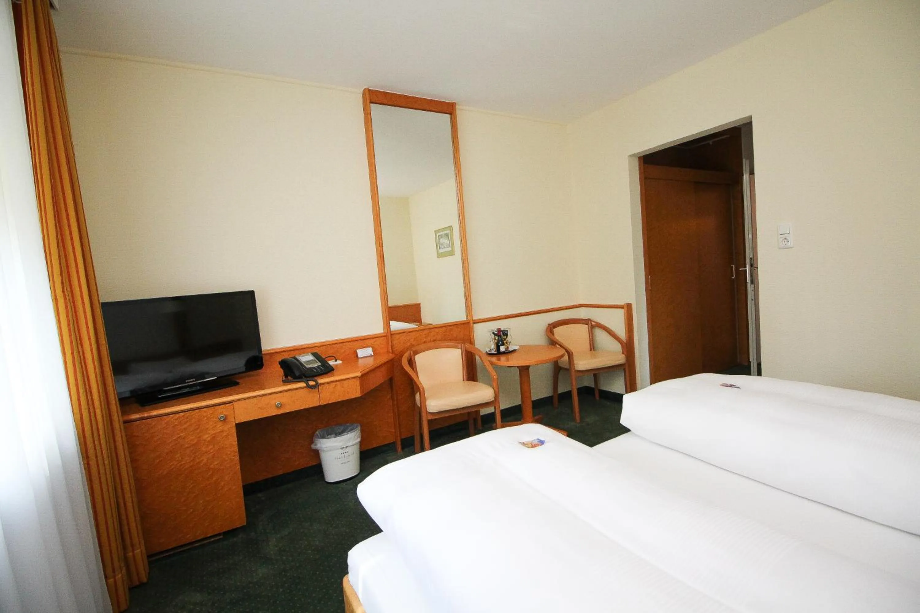 Bedroom, Bed in Hotel Leopold