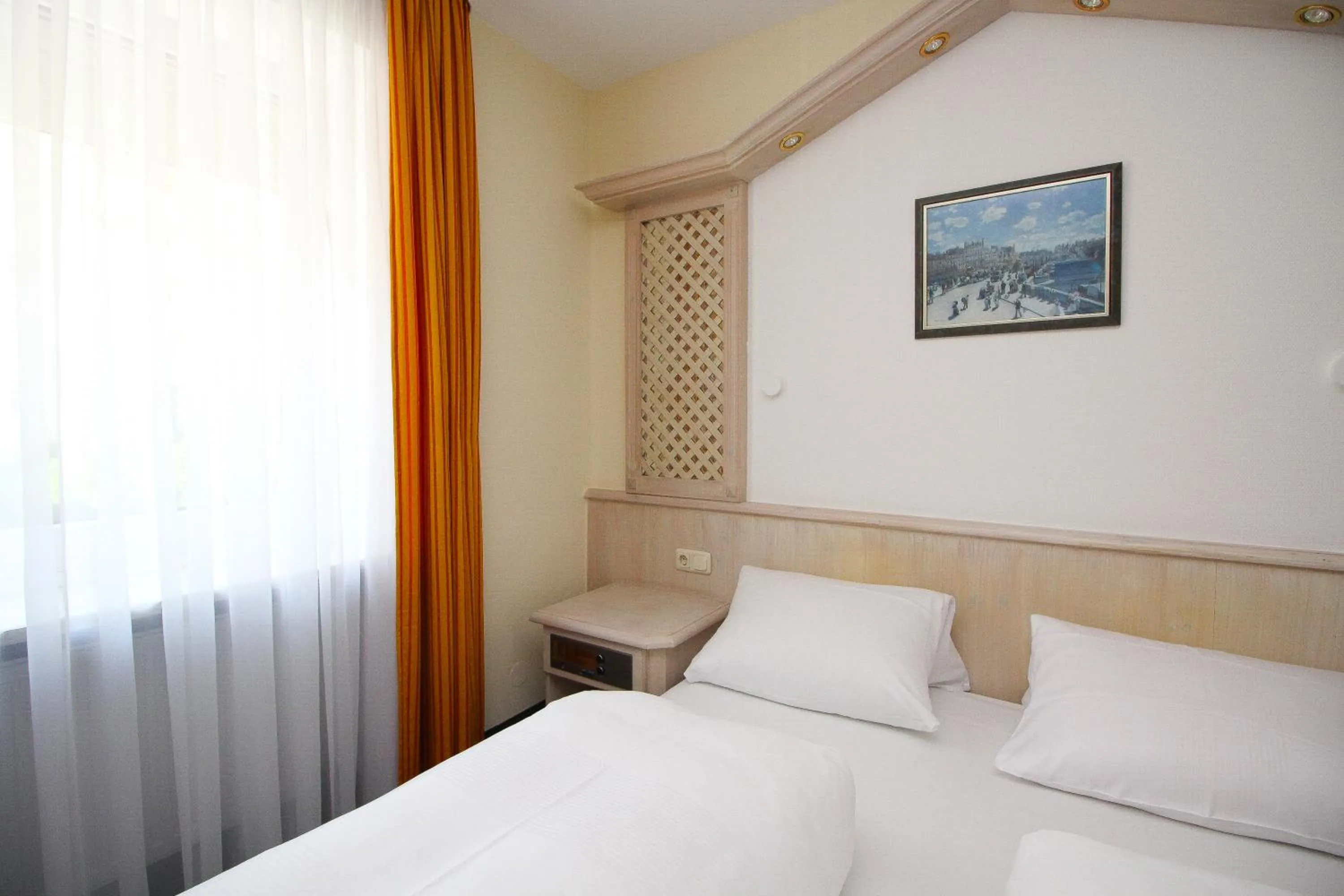 Bedroom, Bed in Hotel Leopold