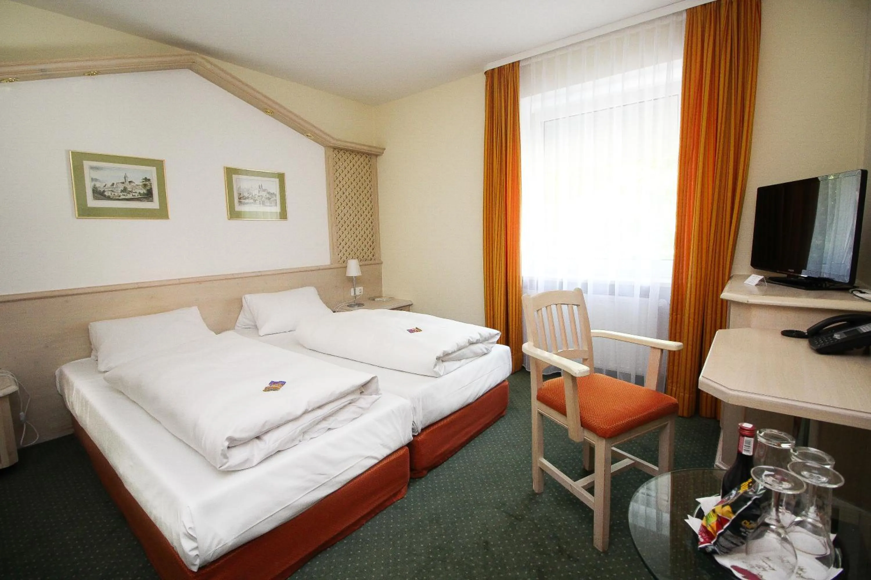 Bedroom, Bed in Hotel Leopold