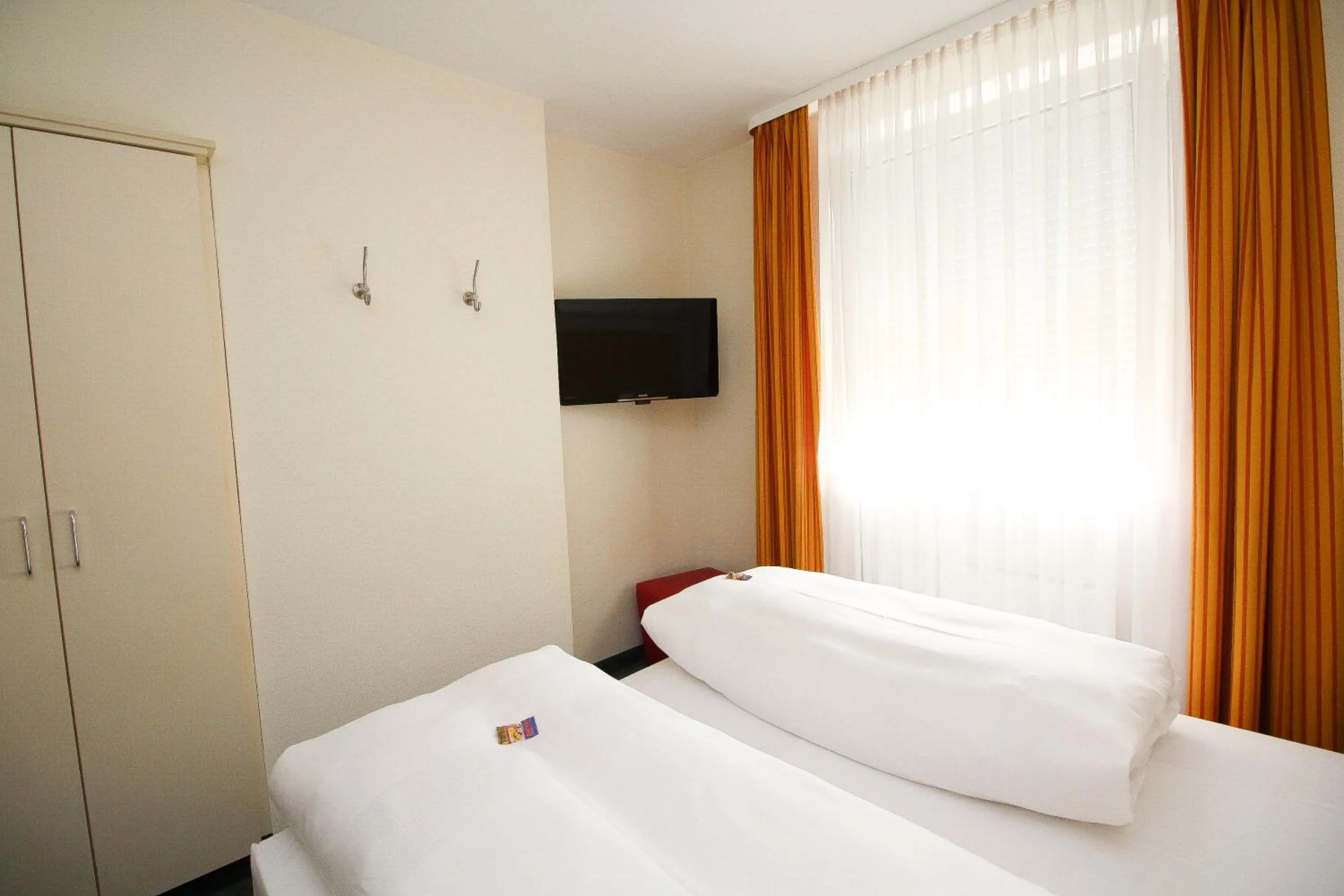 Bedroom, Bed in Hotel Leopold