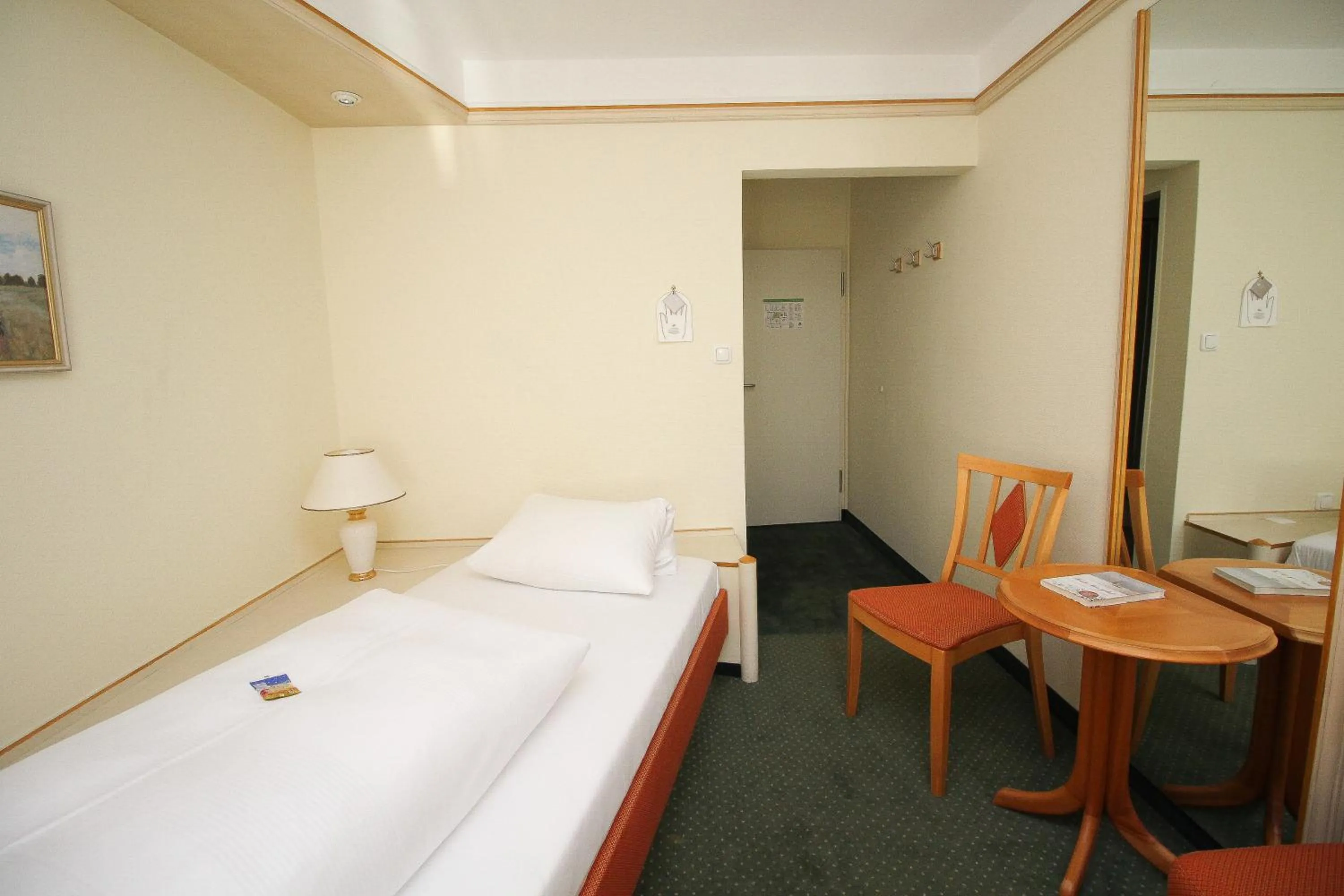 Bedroom, Bed in Hotel Leopold