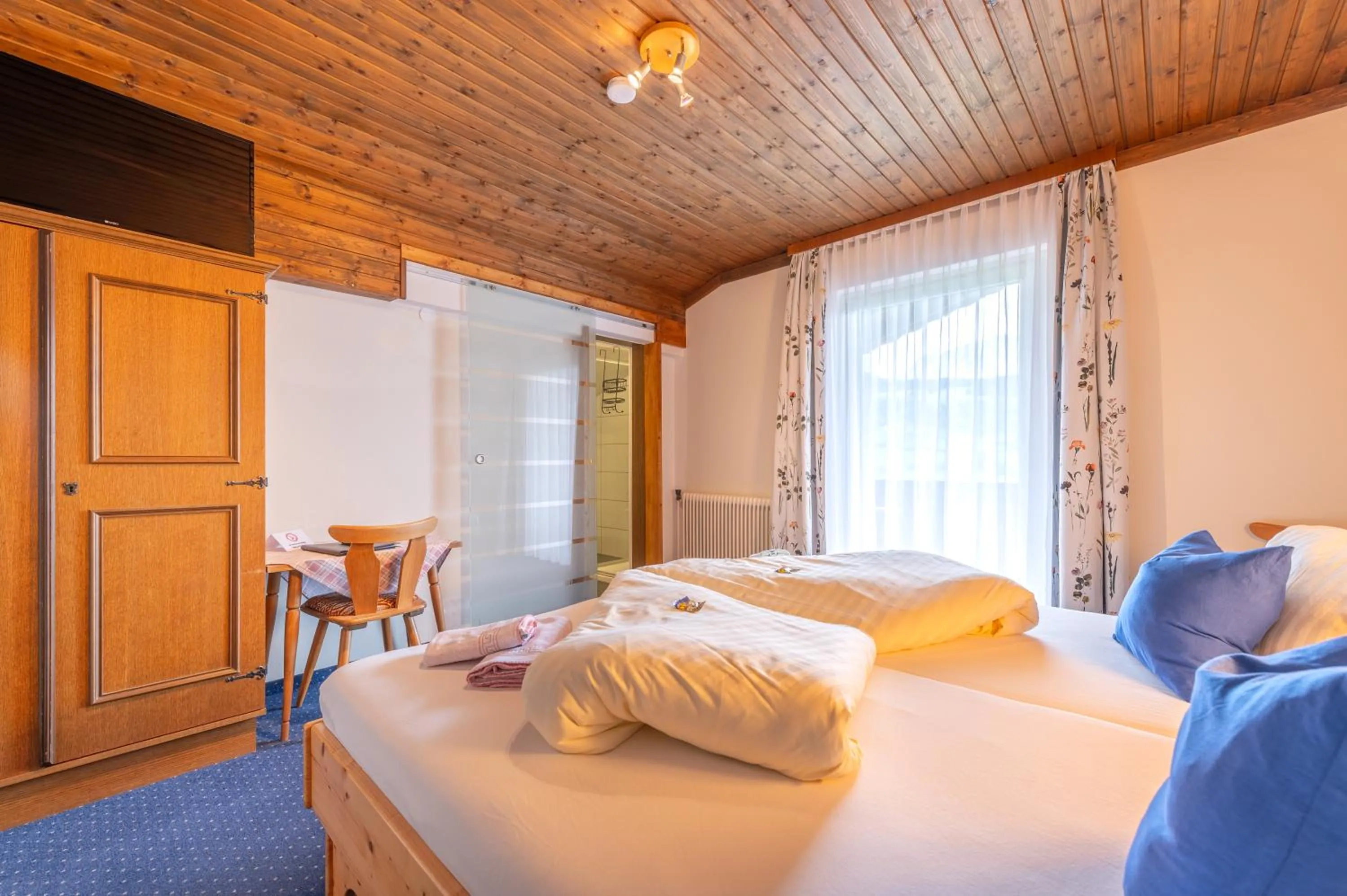 People, Bed in Panoramahotel Stocker