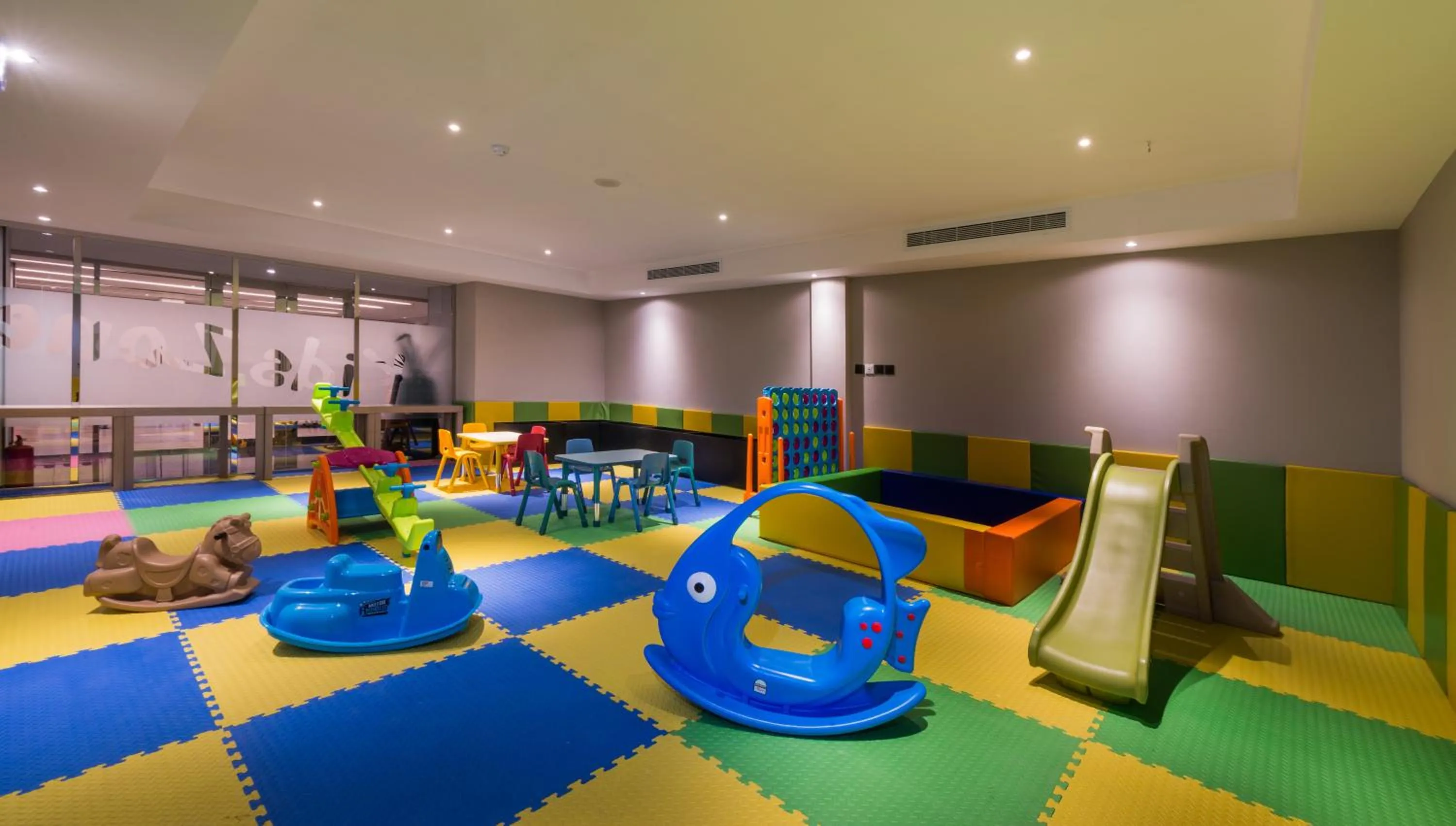 Children play ground in Boudl Al Corniche