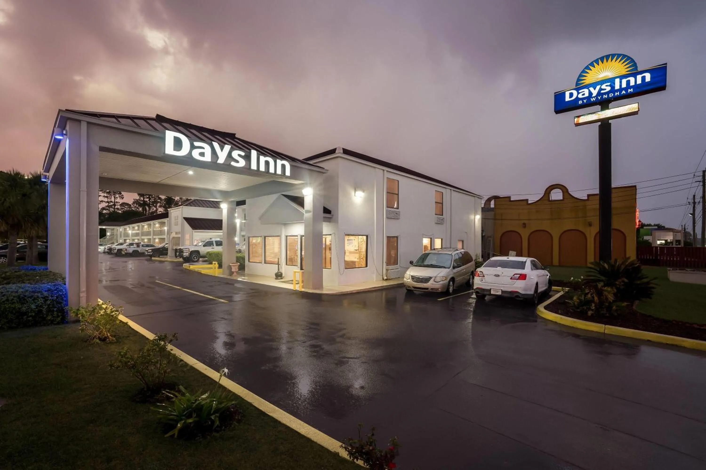 Property building in Days Inn by Wyndham Bainbridge