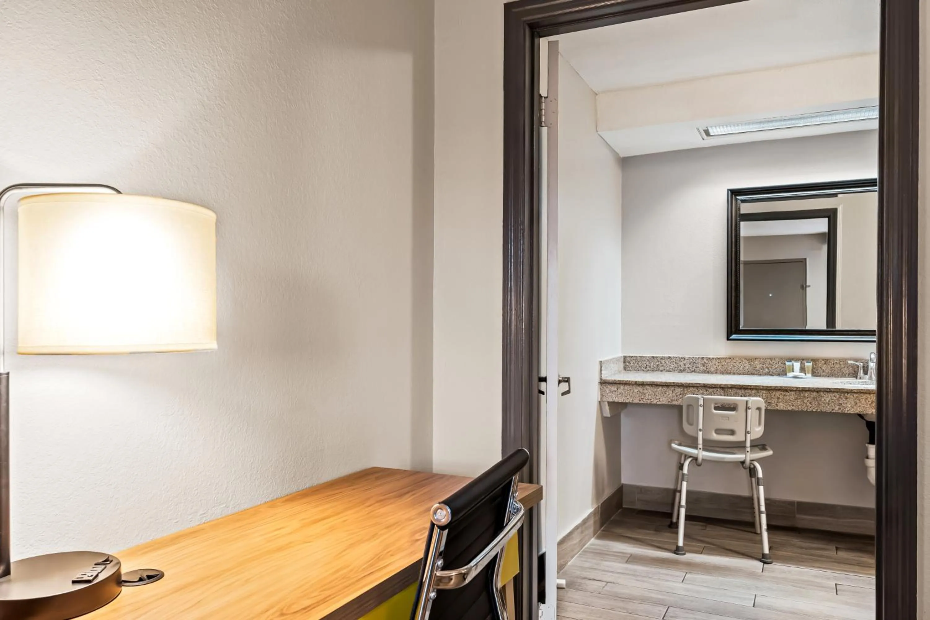 hair dresser in Days Inn by Wyndham Bainbridge