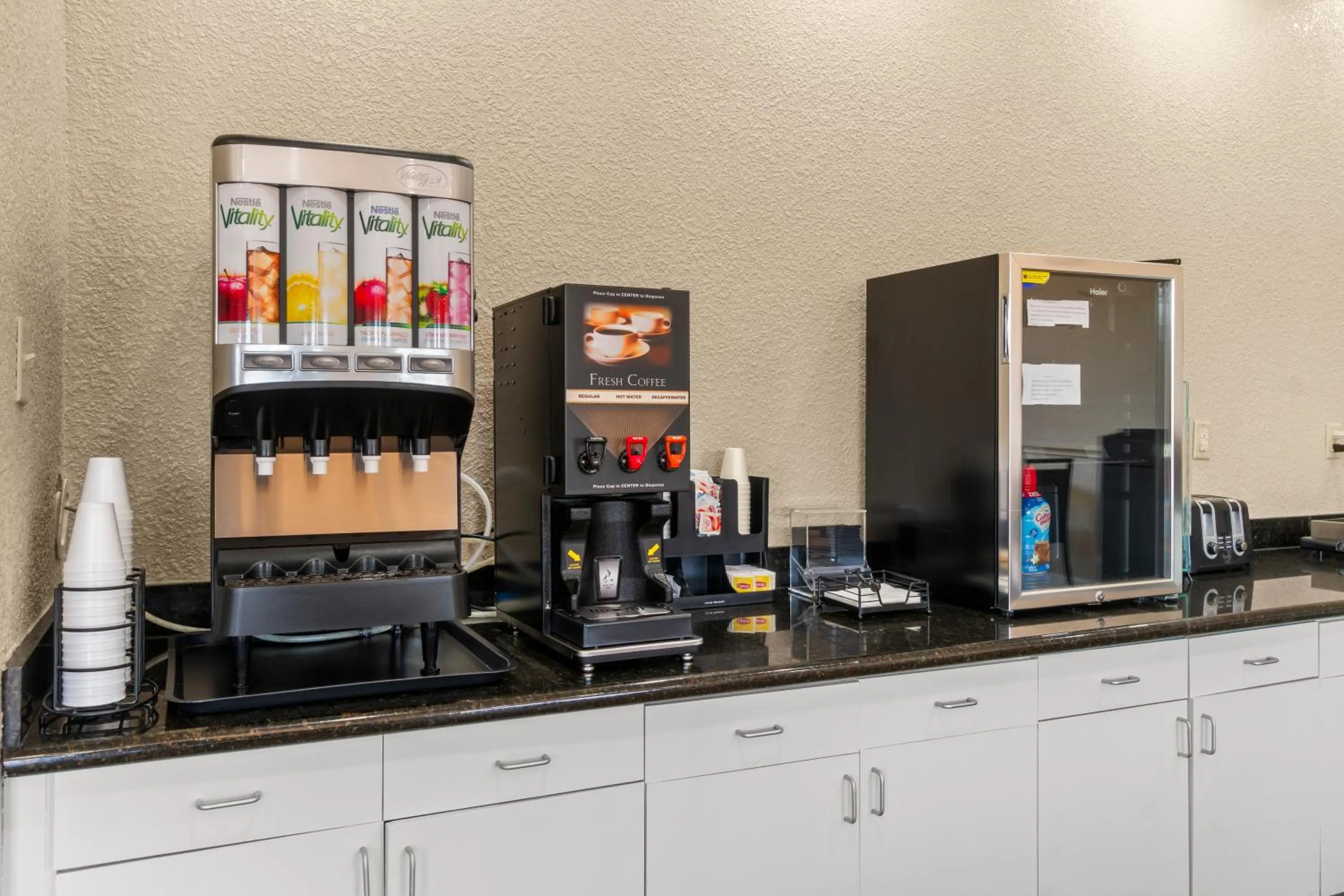 Coffee/tea facilities in Americas Best Value Inn & Suites-Livingston
