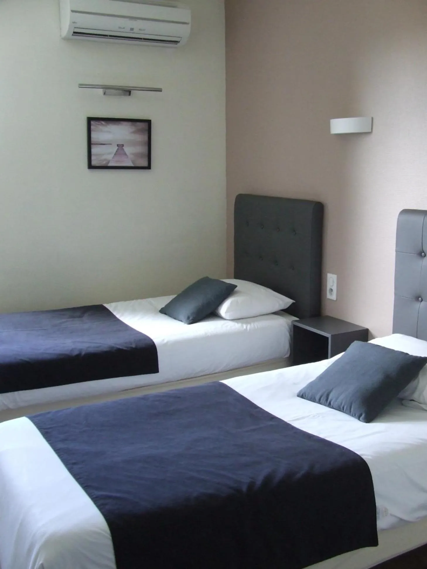 Bed in Le Sarac Hôtel