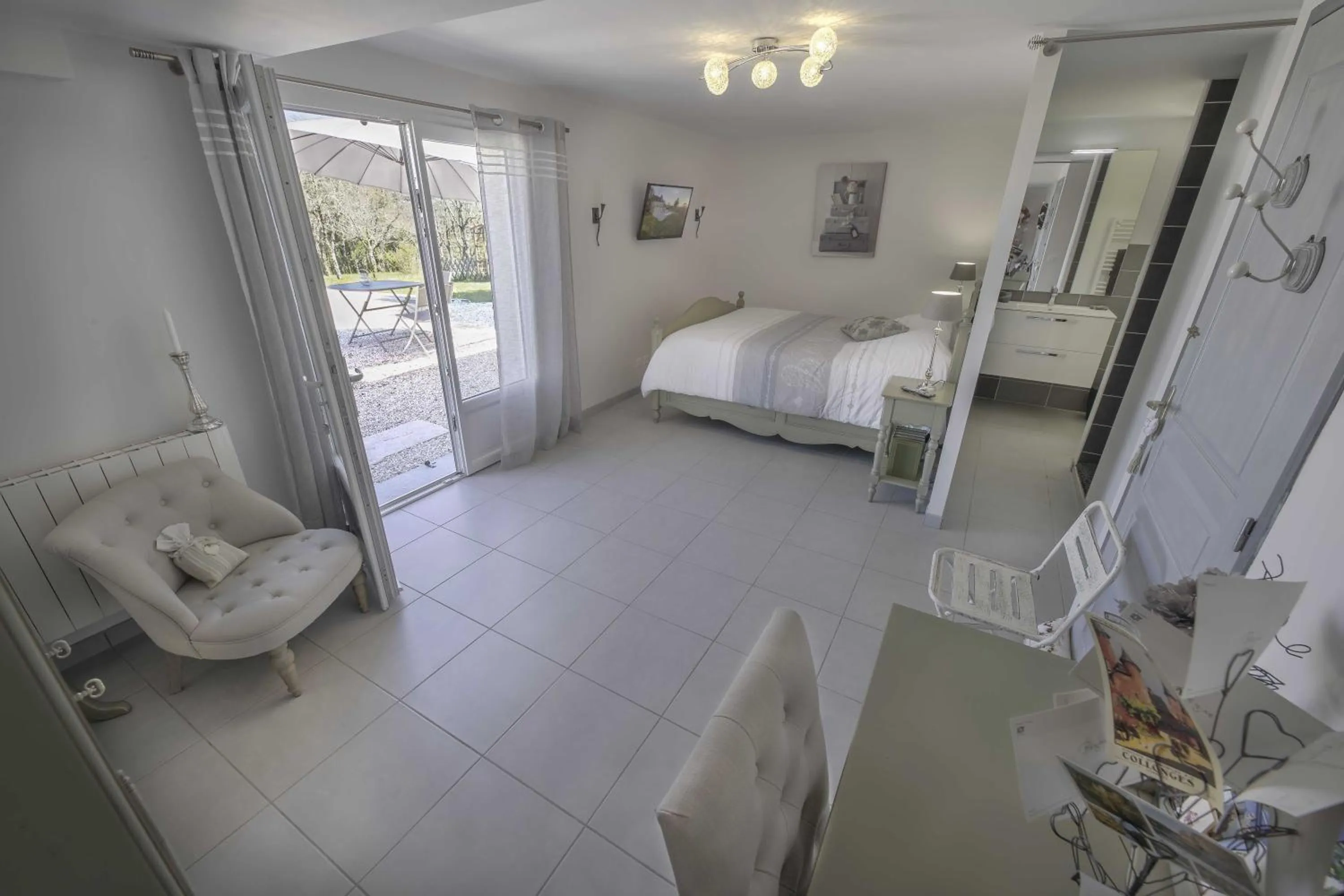 Photo of the whole room, Bed in Domaine La Garenne