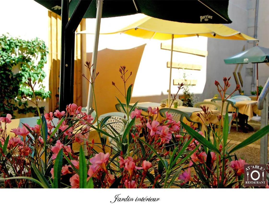 Logis Hôtel Restaurant La Boule d'Or