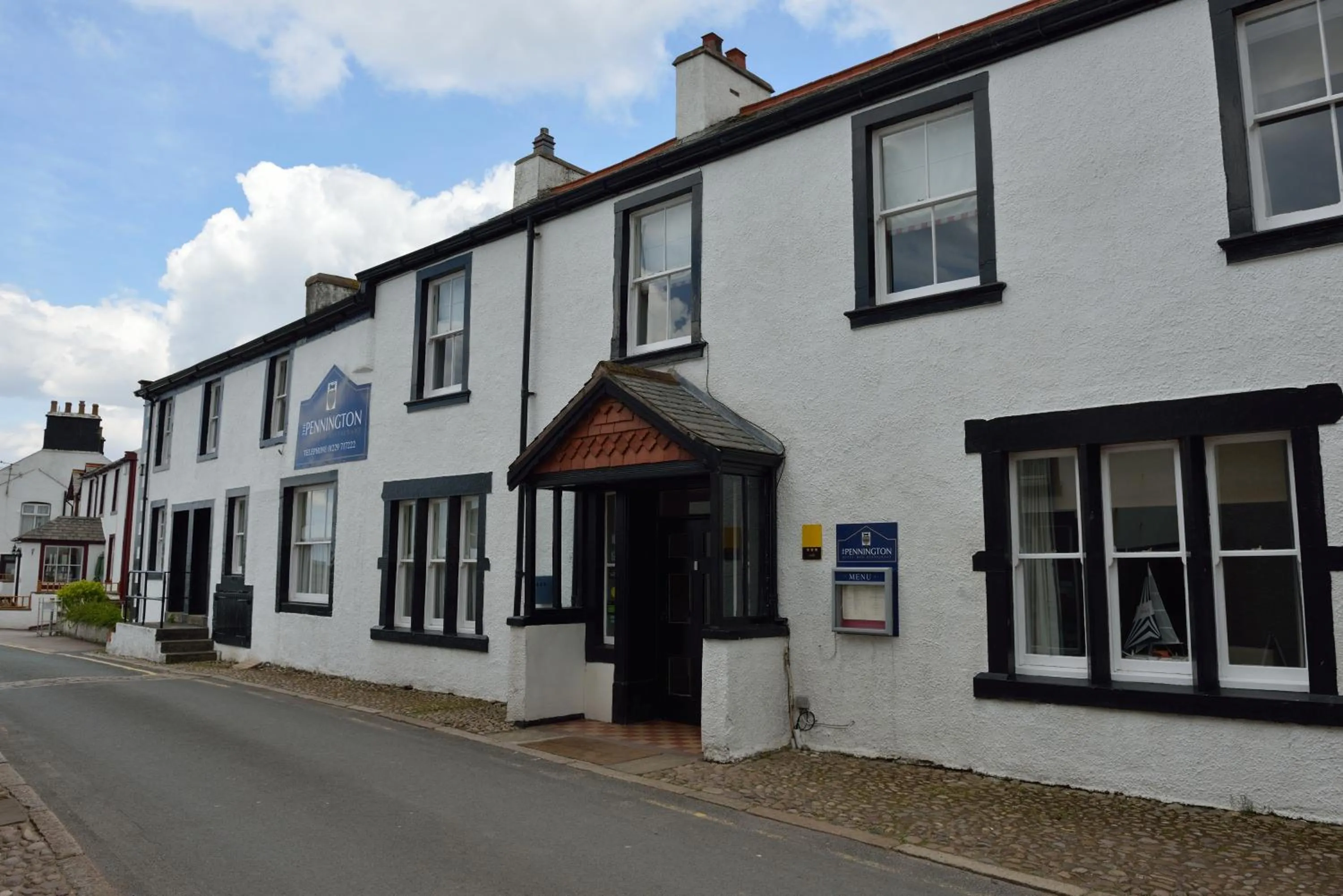 Facade/entrance in The Pennington Hotel