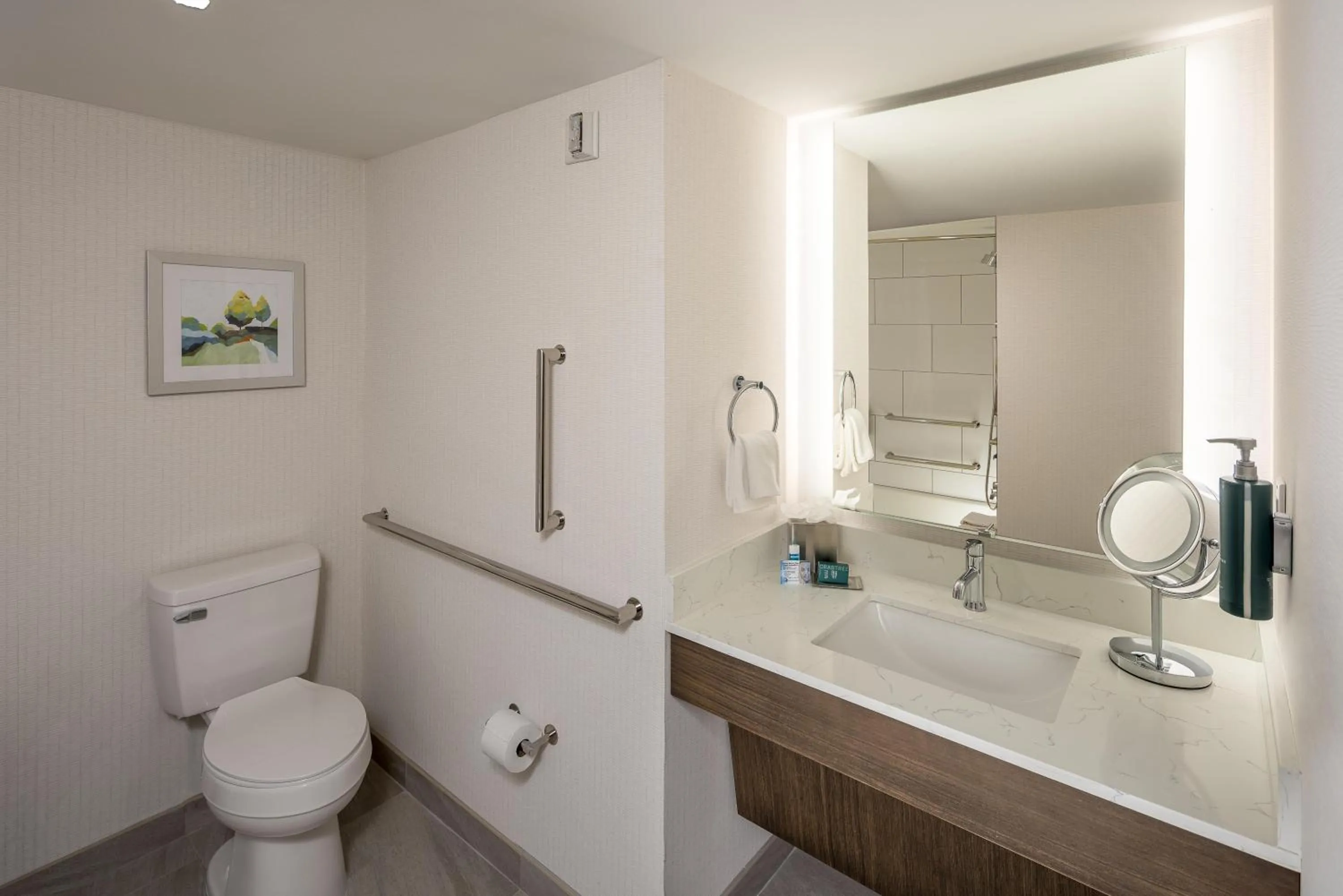 Bathroom in DoubleTree by Hilton Murfreesboro