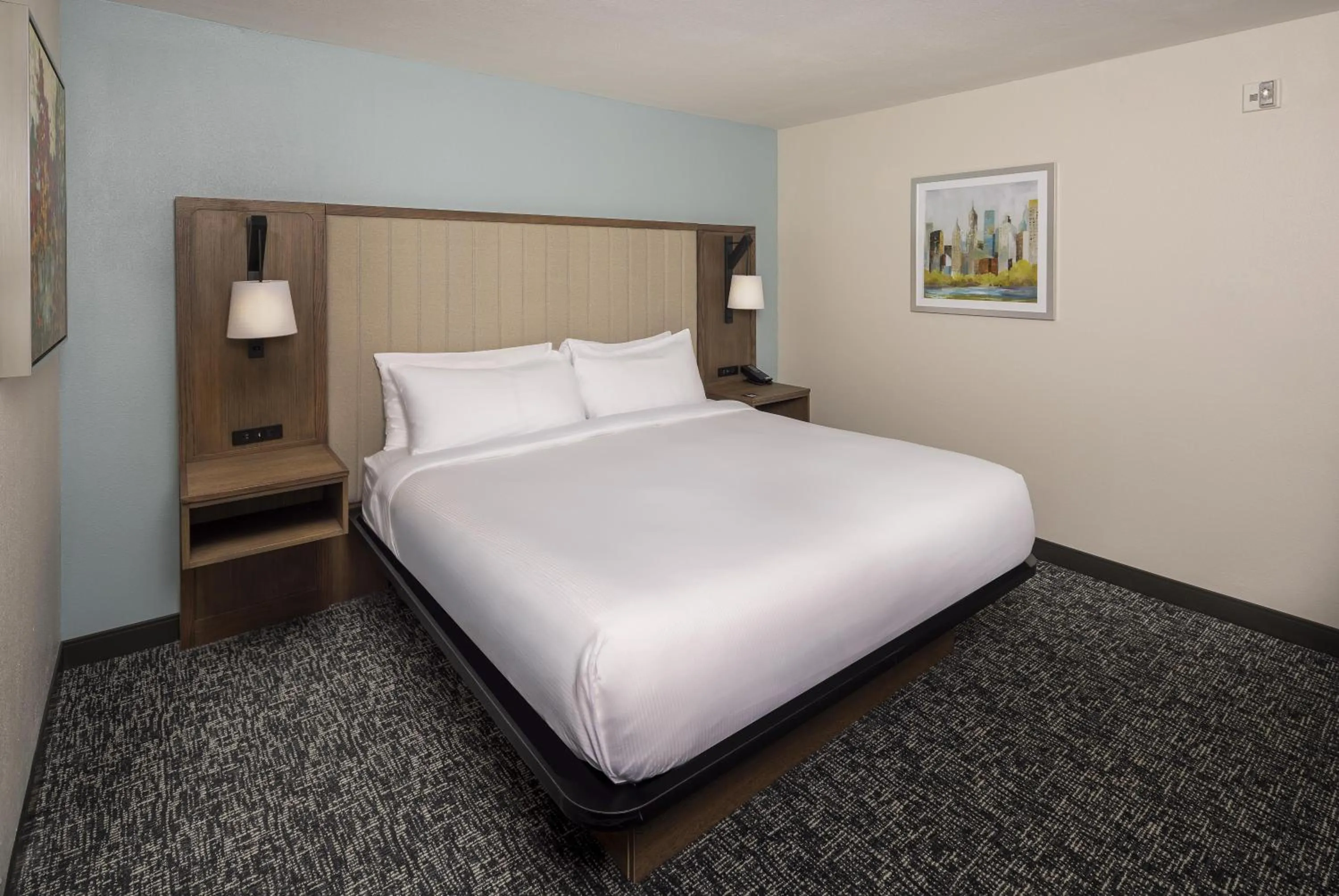 Bed in DoubleTree by Hilton Murfreesboro