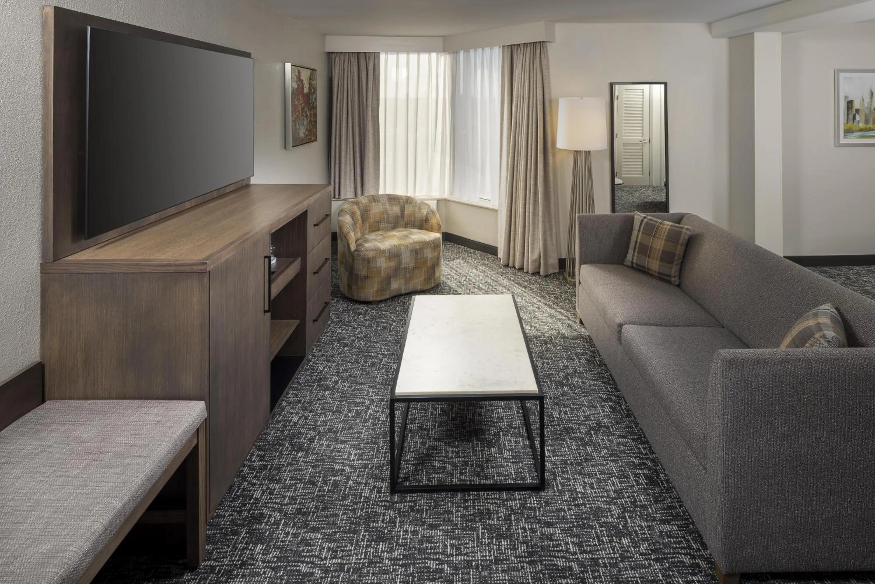 Living room in DoubleTree by Hilton Murfreesboro