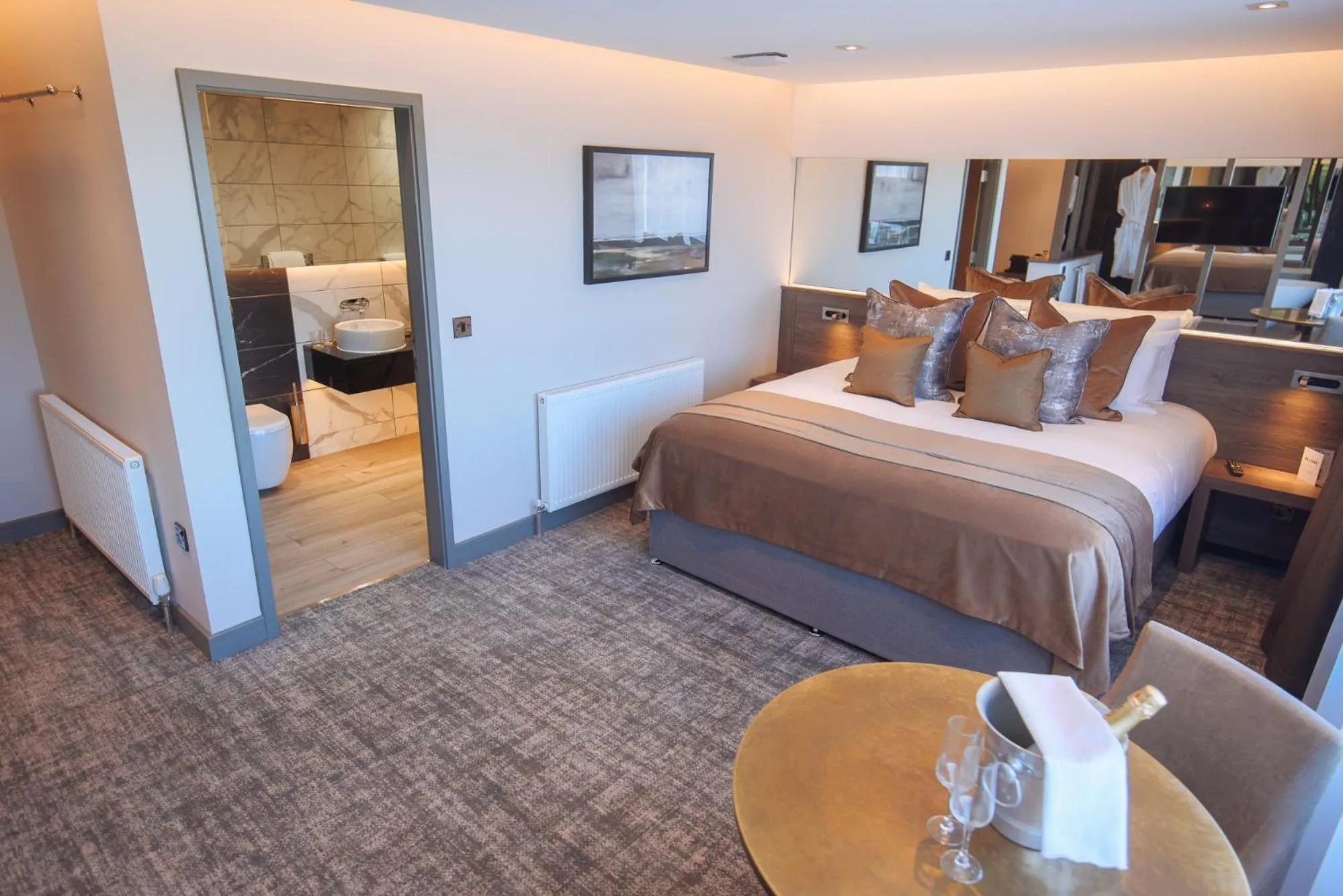 Bedroom, Bed in The Redhurst Hotel Glasgow