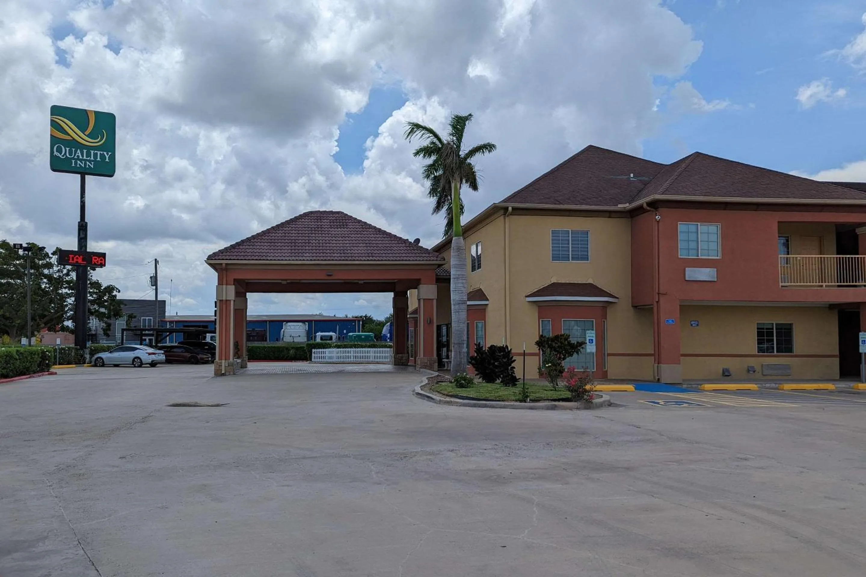 Property building in Quality Inn Brownsville