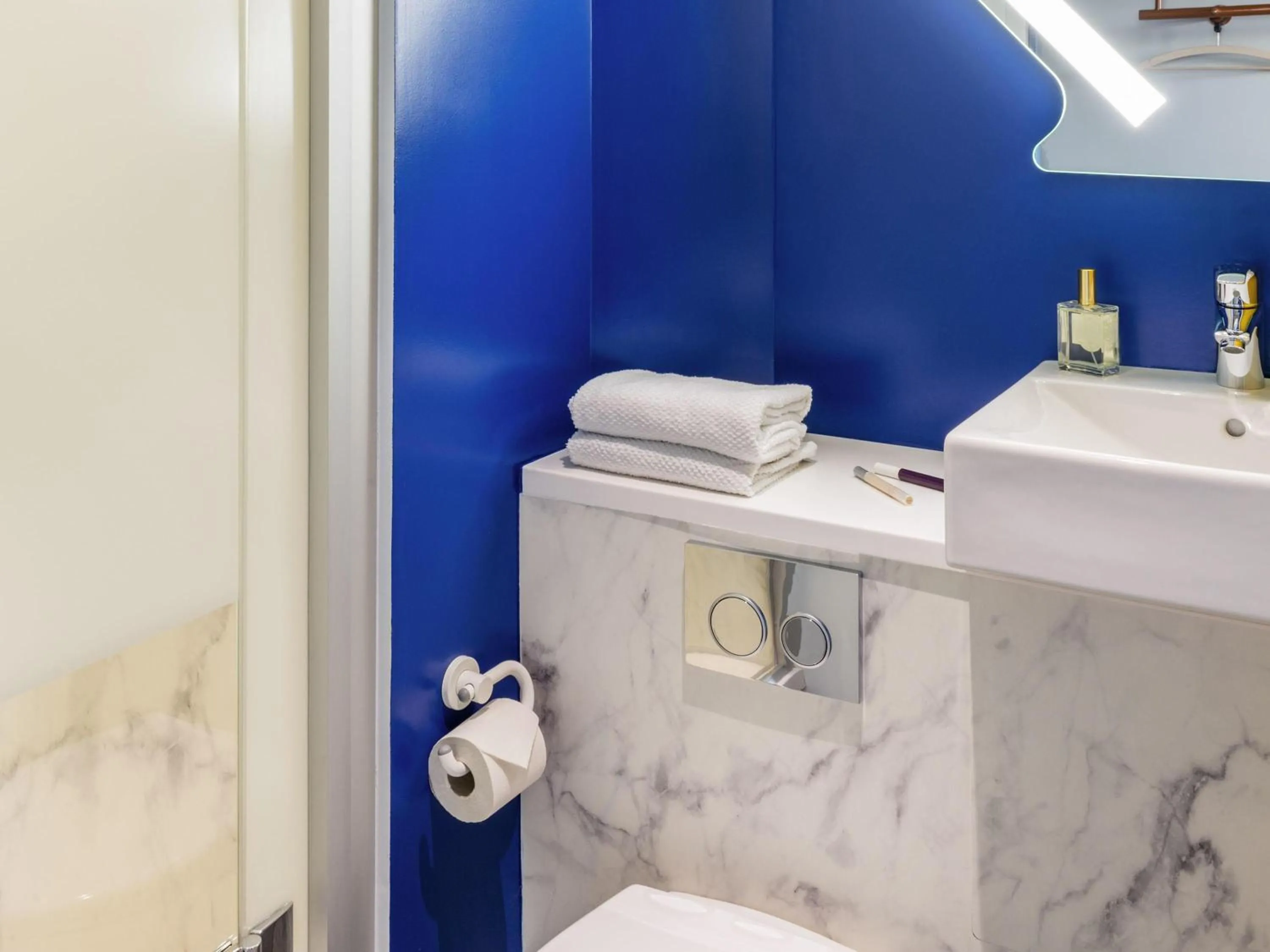 Bedroom in ibis Budget Mâcon Crêches