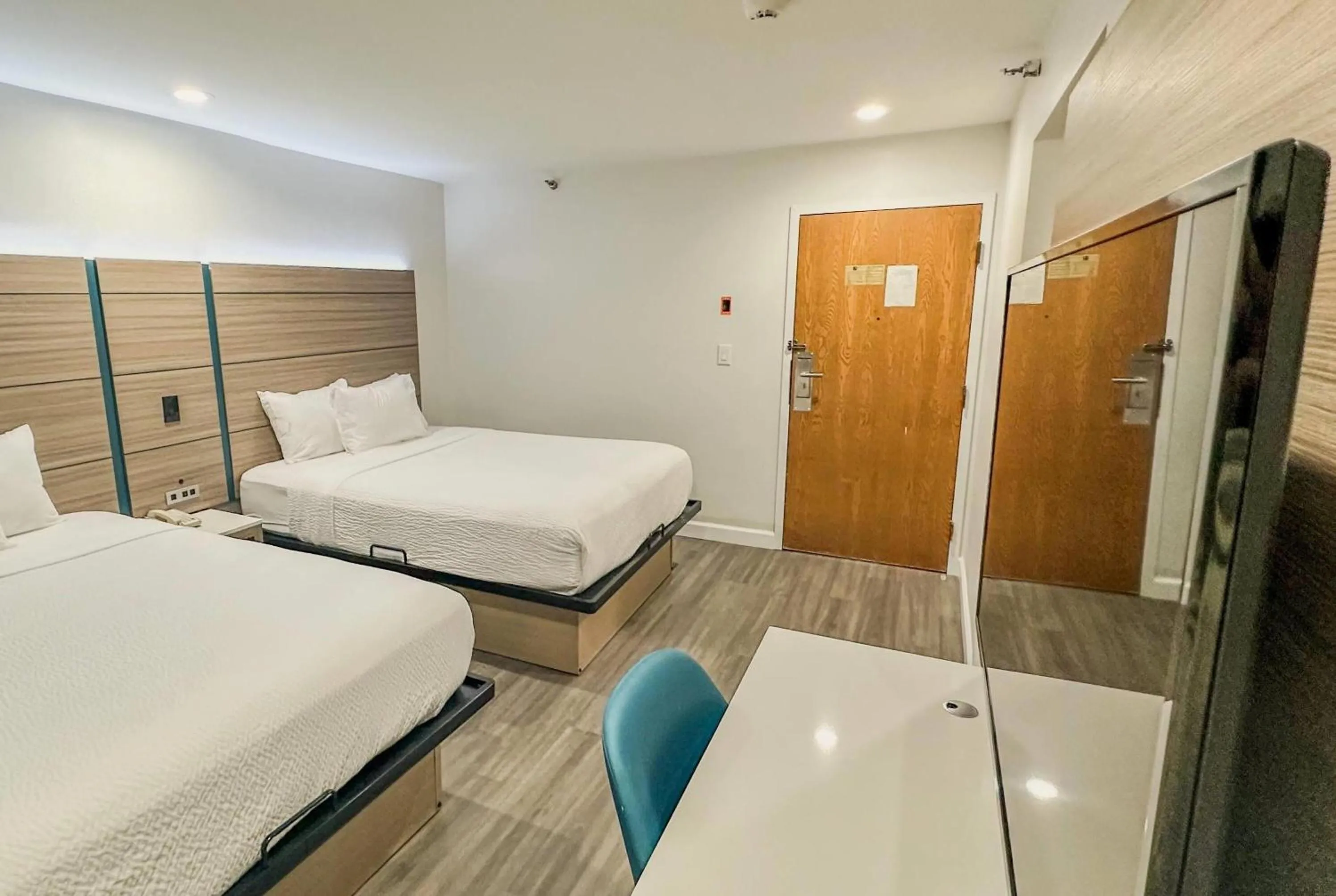 Photo of the whole room, Bed in Baymont by Wyndham Henrietta - Rochester