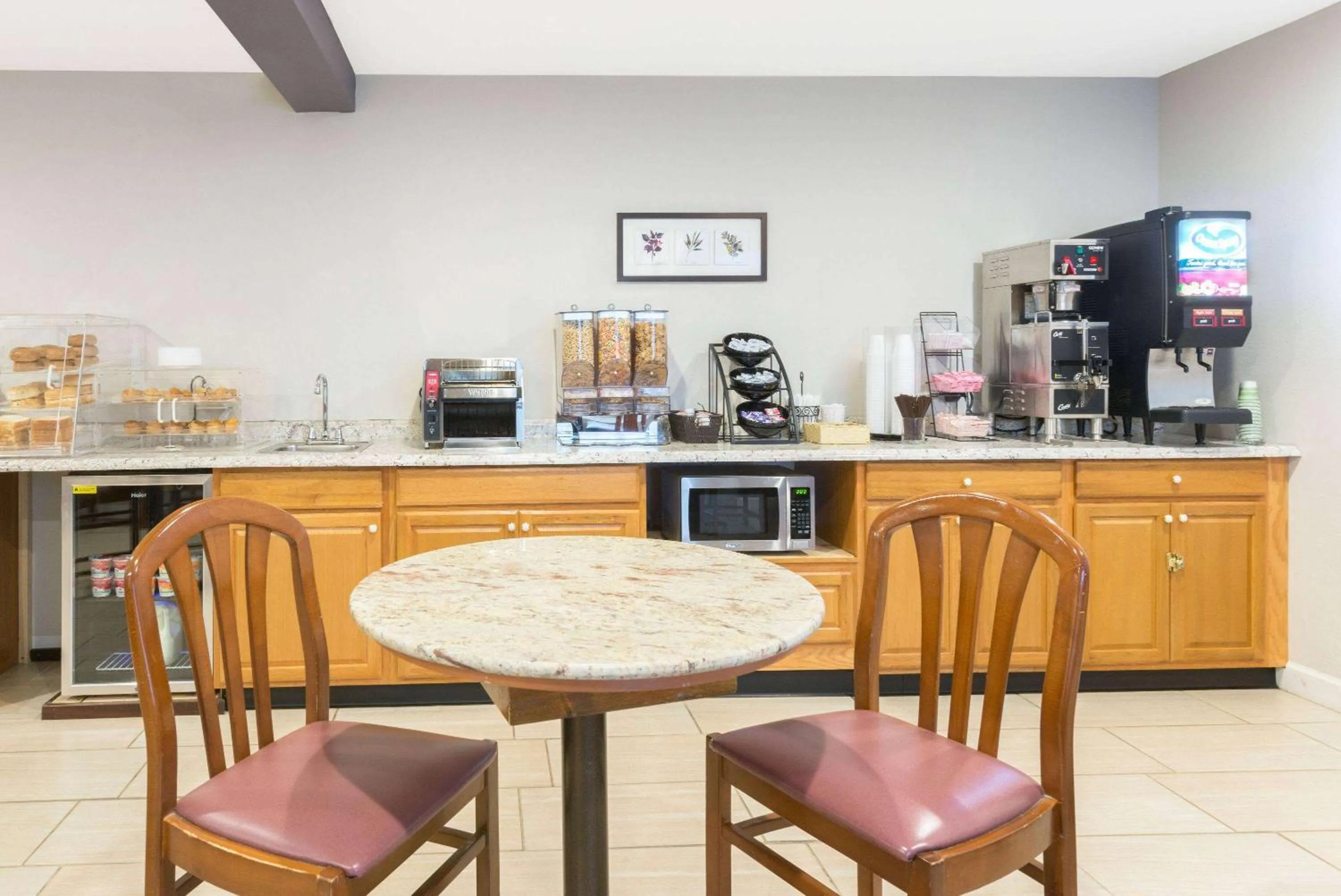 Breakfast in Microtel Inn by Wyndham Henrietta