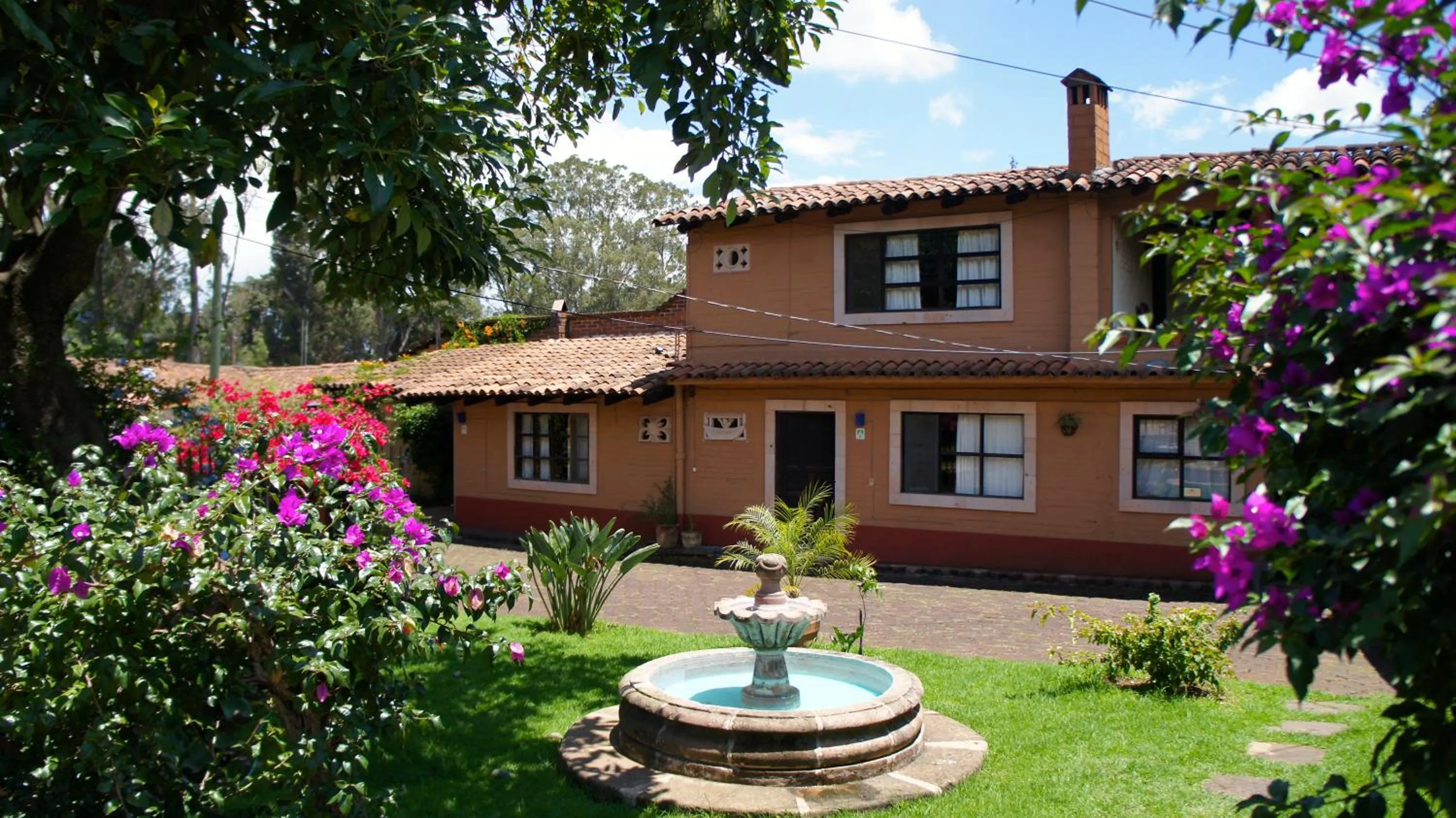 Property building in Villa Patzcuaro Garden Hotel