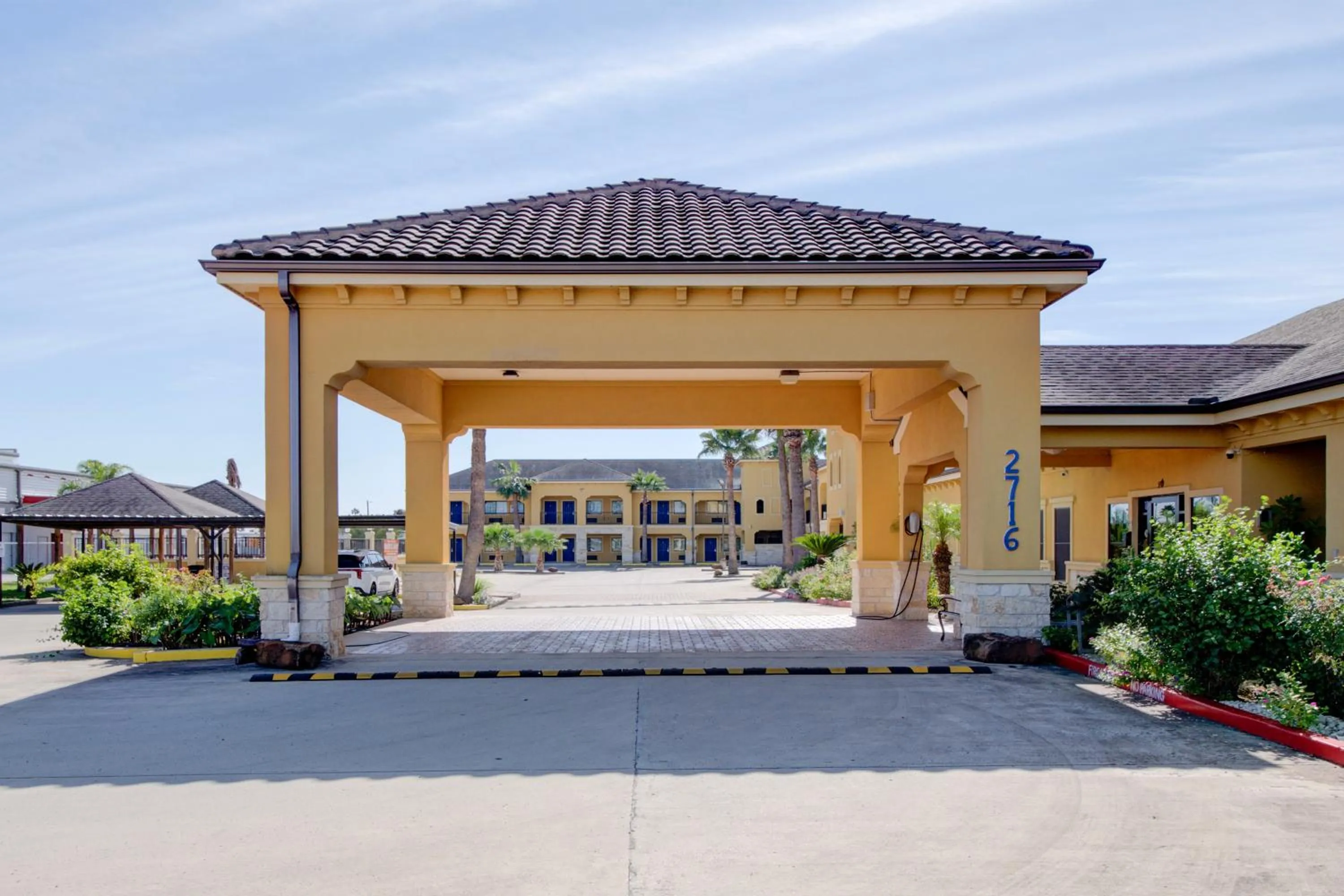Facade/entrance in Weslaco Inn by Capital O Near Mercedes