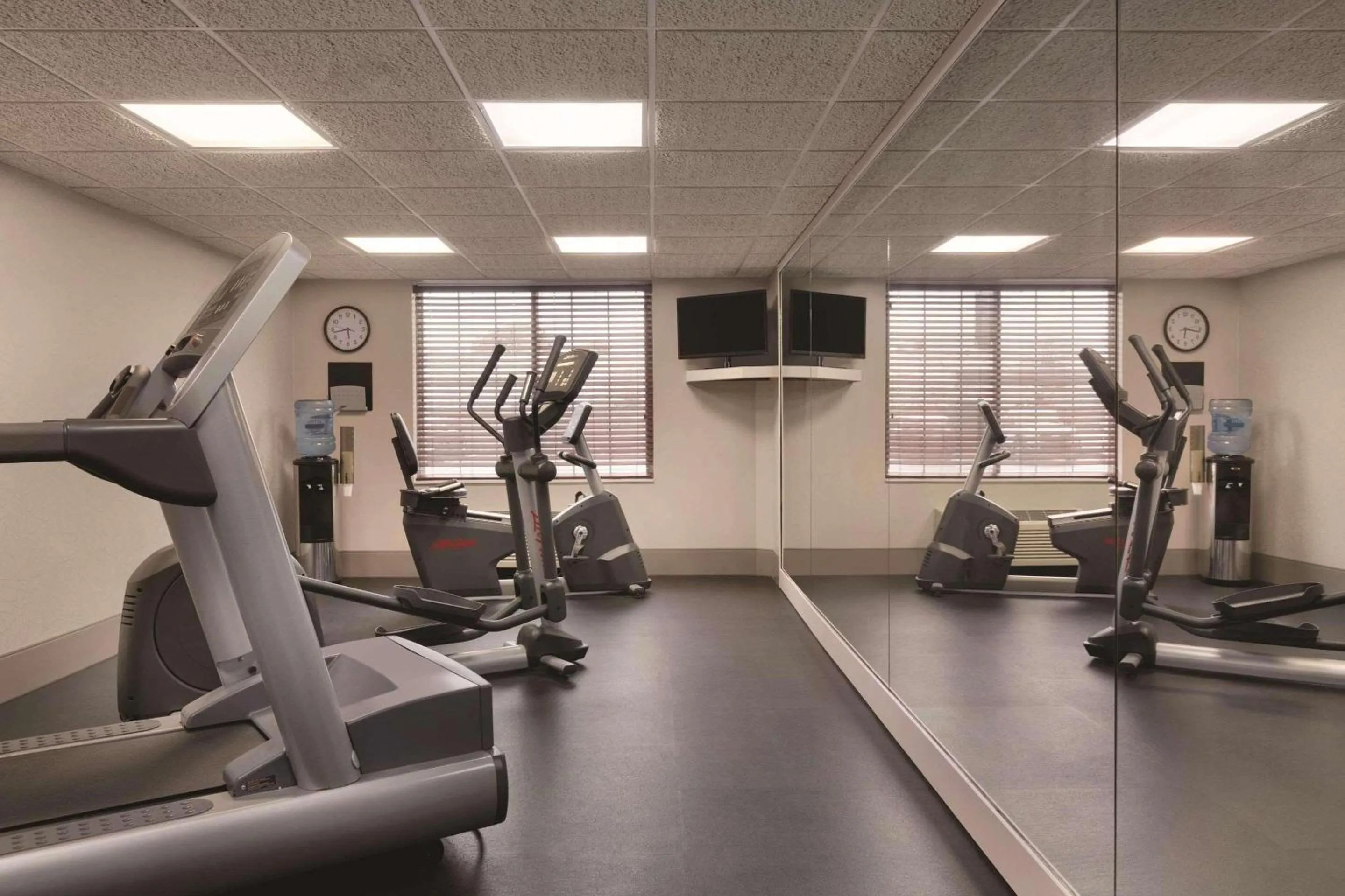 Fitness centre/facilities in Country Inn & Suites by Radisson, London, KY