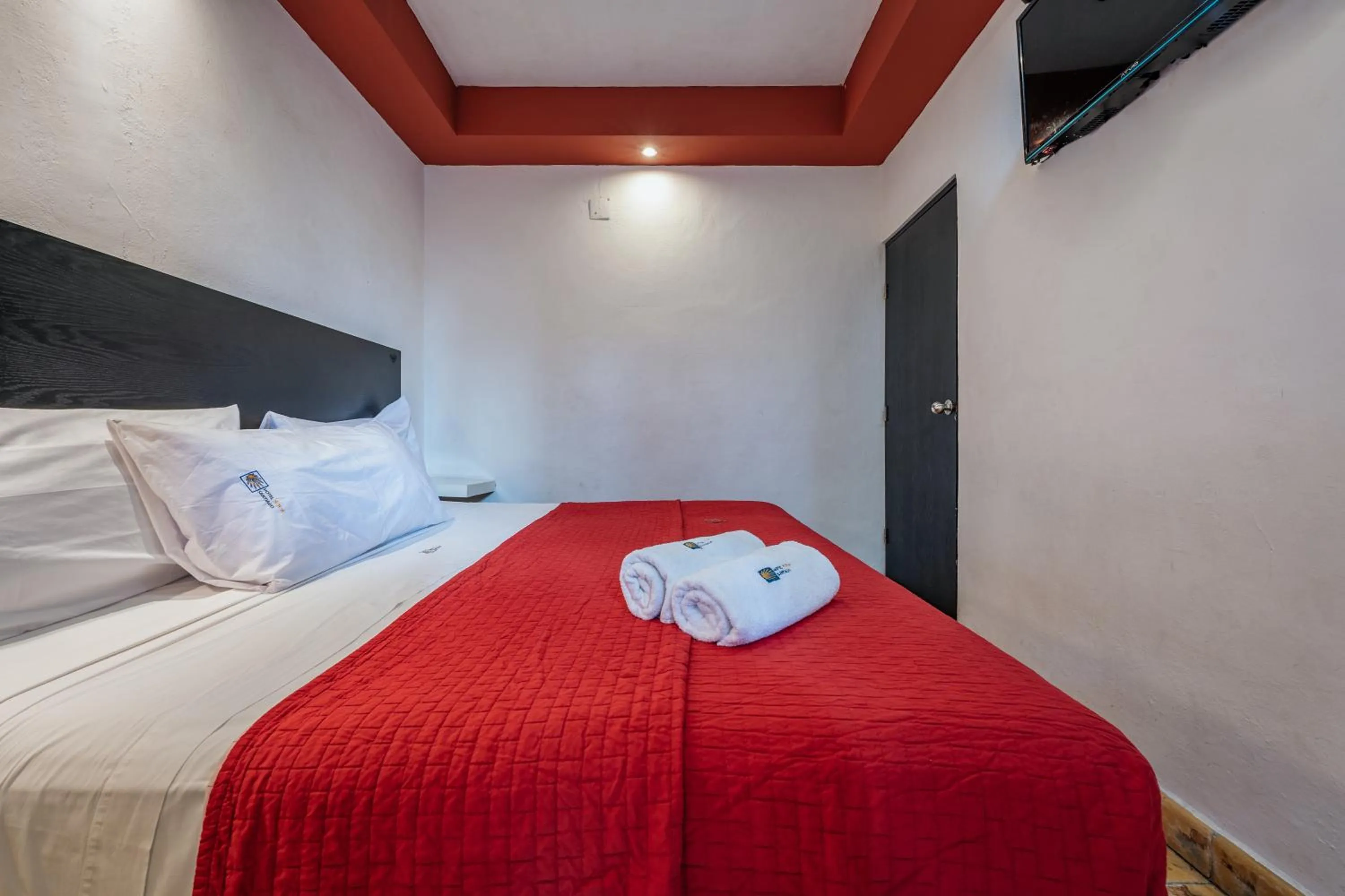 Photo of the whole room, Bed in Hotel Santiago